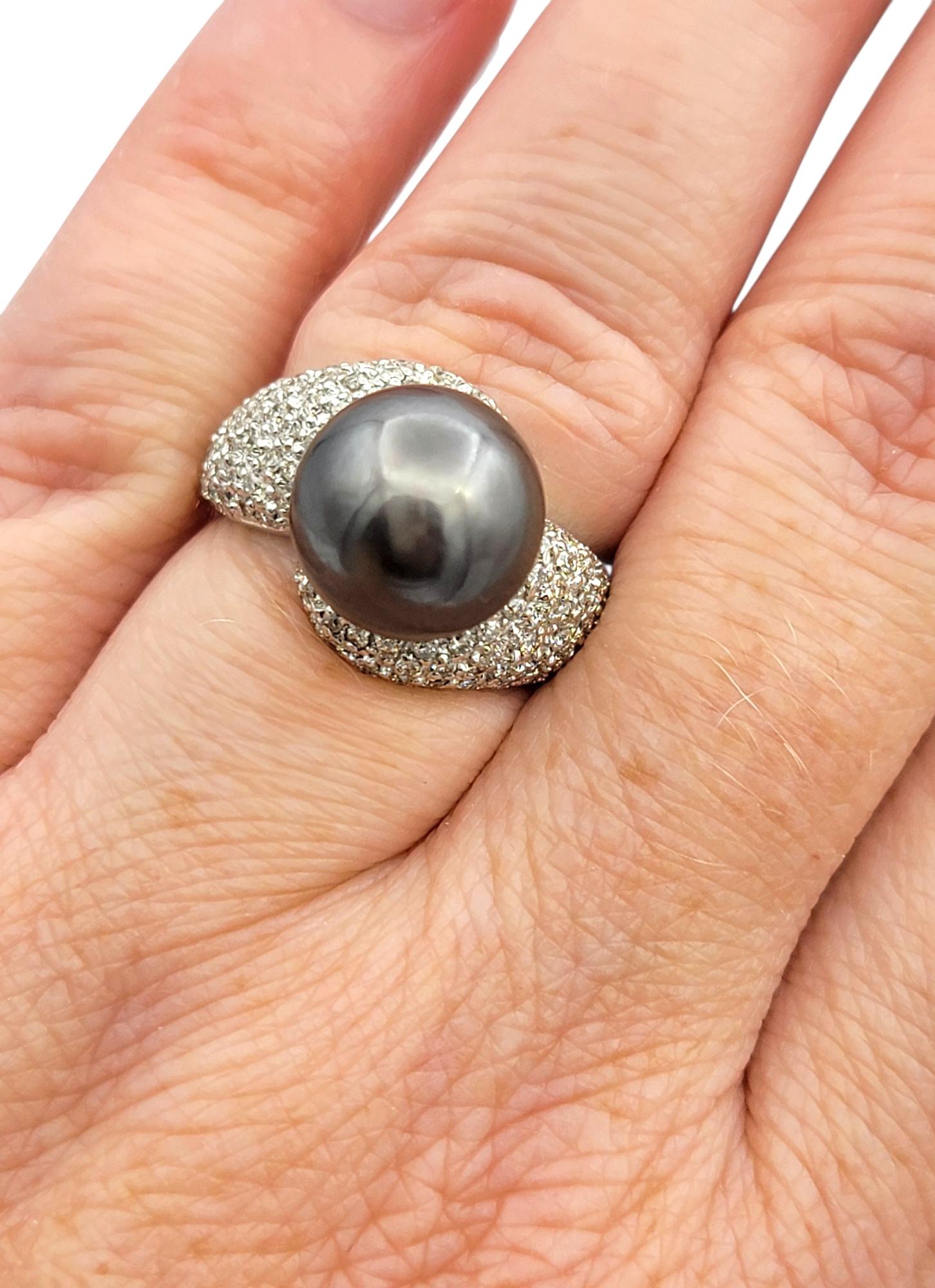 Anello cocktail con perla nera di Tahiti e diamanti pavé in oro bianco 14 carati in vendita 5