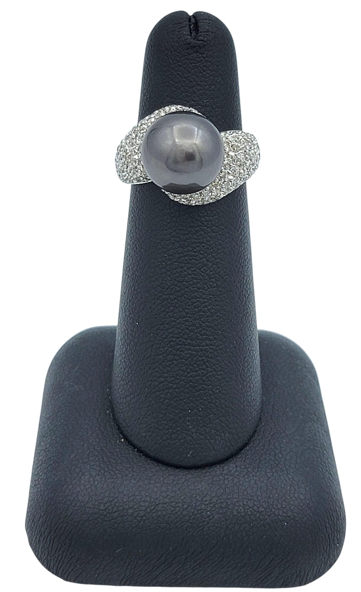 Anello cocktail con perla nera di Tahiti e diamanti pavé in oro bianco 14 carati in vendita 6