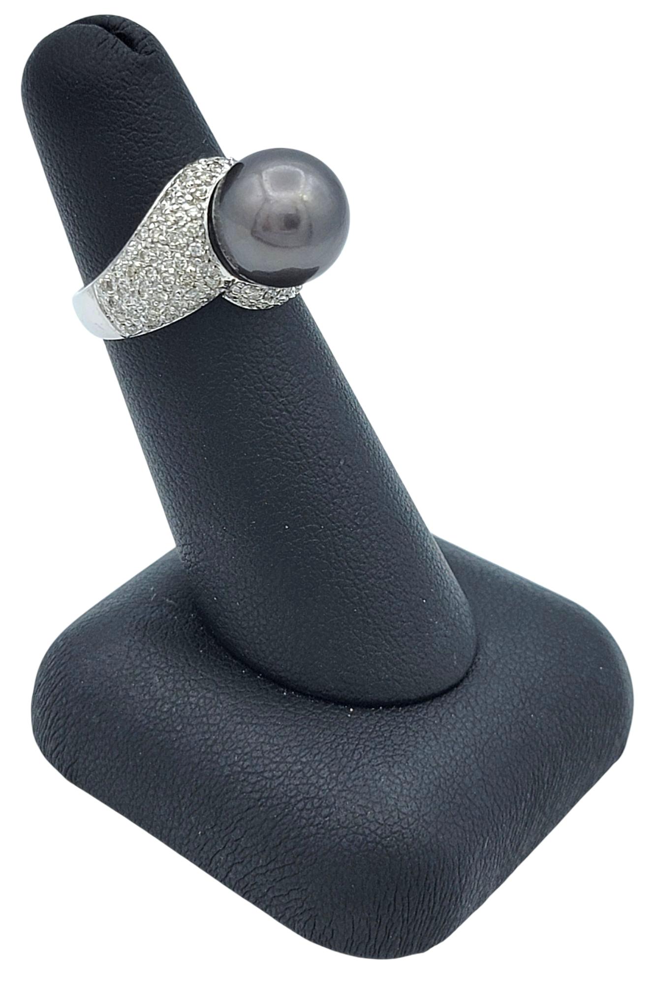 Anello cocktail con perla nera di Tahiti e diamanti pavé in oro bianco 14 carati in vendita 7