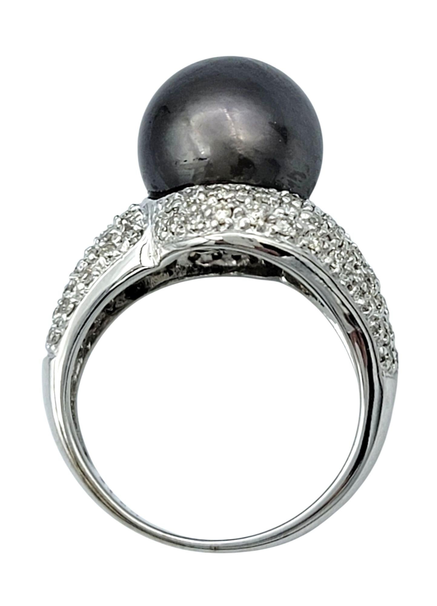 Donna Anello cocktail con perla nera di Tahiti e diamanti pavé in oro bianco 14 carati in vendita