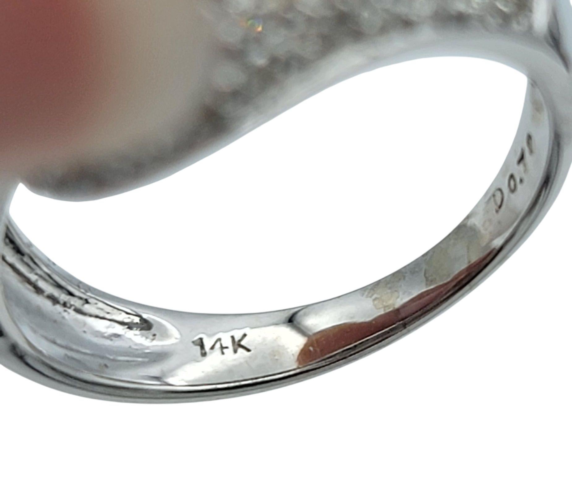 Anello cocktail con perla nera di Tahiti e diamanti pavé in oro bianco 14 carati in vendita 2