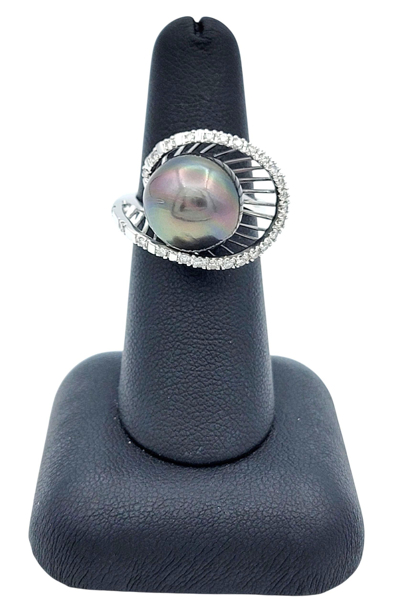 Anello con perla nera di Tahiti e pavé di diamanti in oro bianco da 18 carati in vendita 5