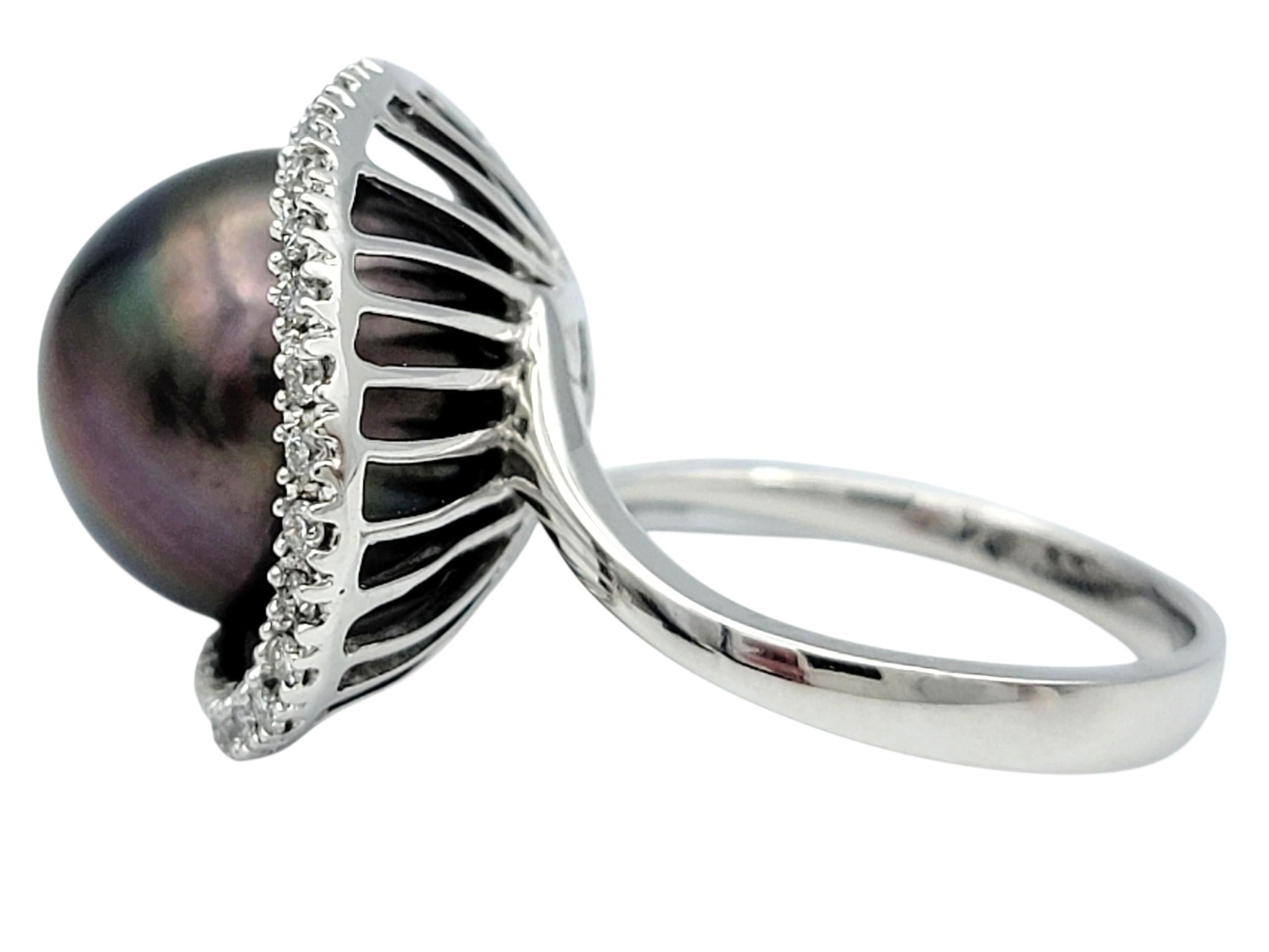 Donna Anello con perla nera di Tahiti e pavé di diamanti in oro bianco da 18 carati in vendita