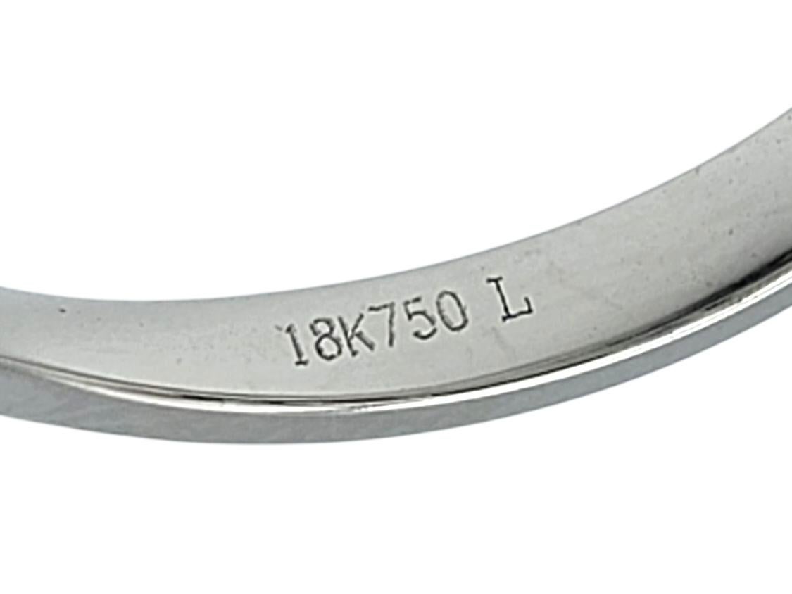 Anello con perla nera di Tahiti e pavé di diamanti in oro bianco da 18 carati in vendita 2