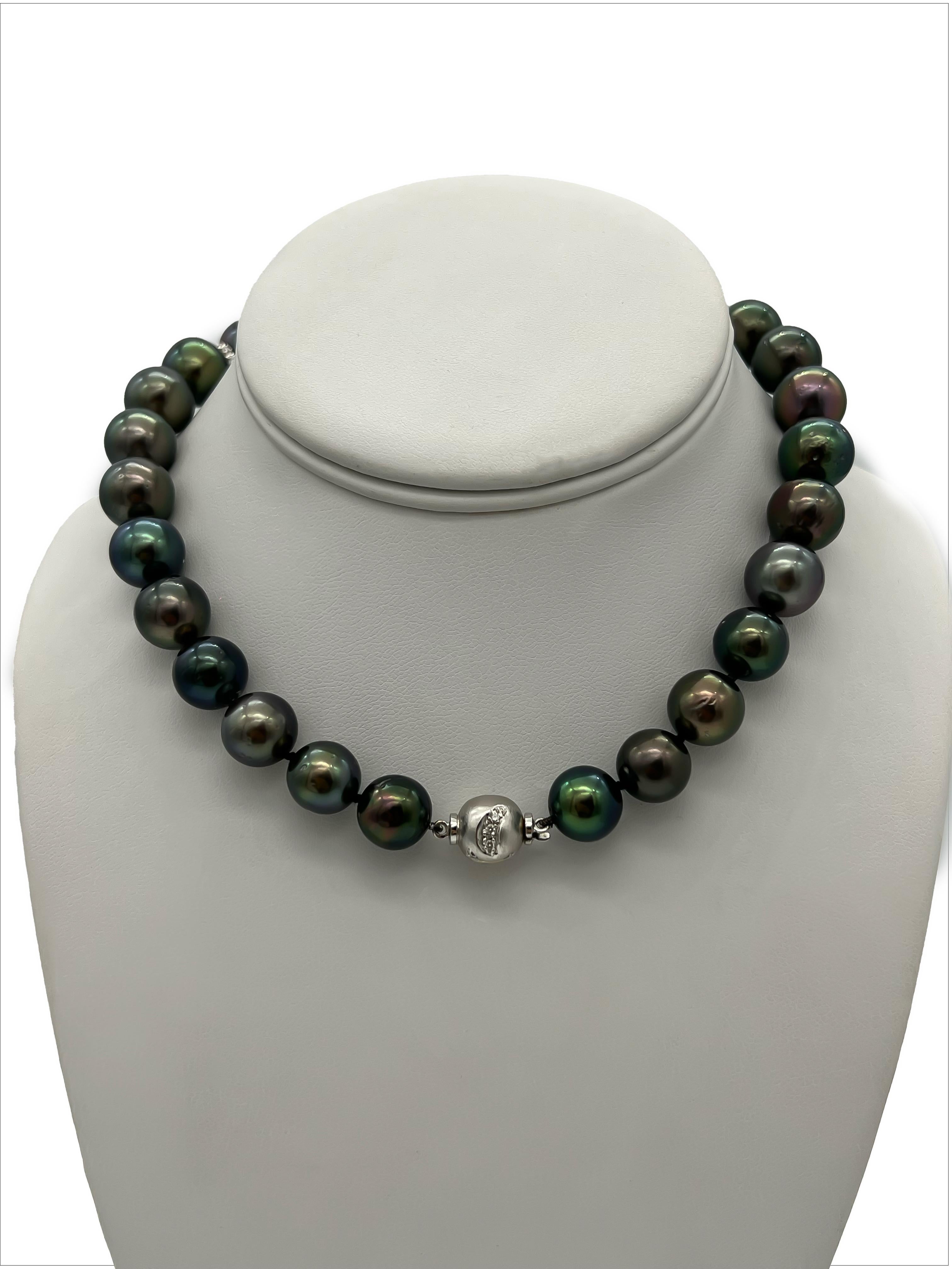 Tahiti-Schwarze Perlen-Choker-Halskette, 18 Karat Weißgold im Angebot 5