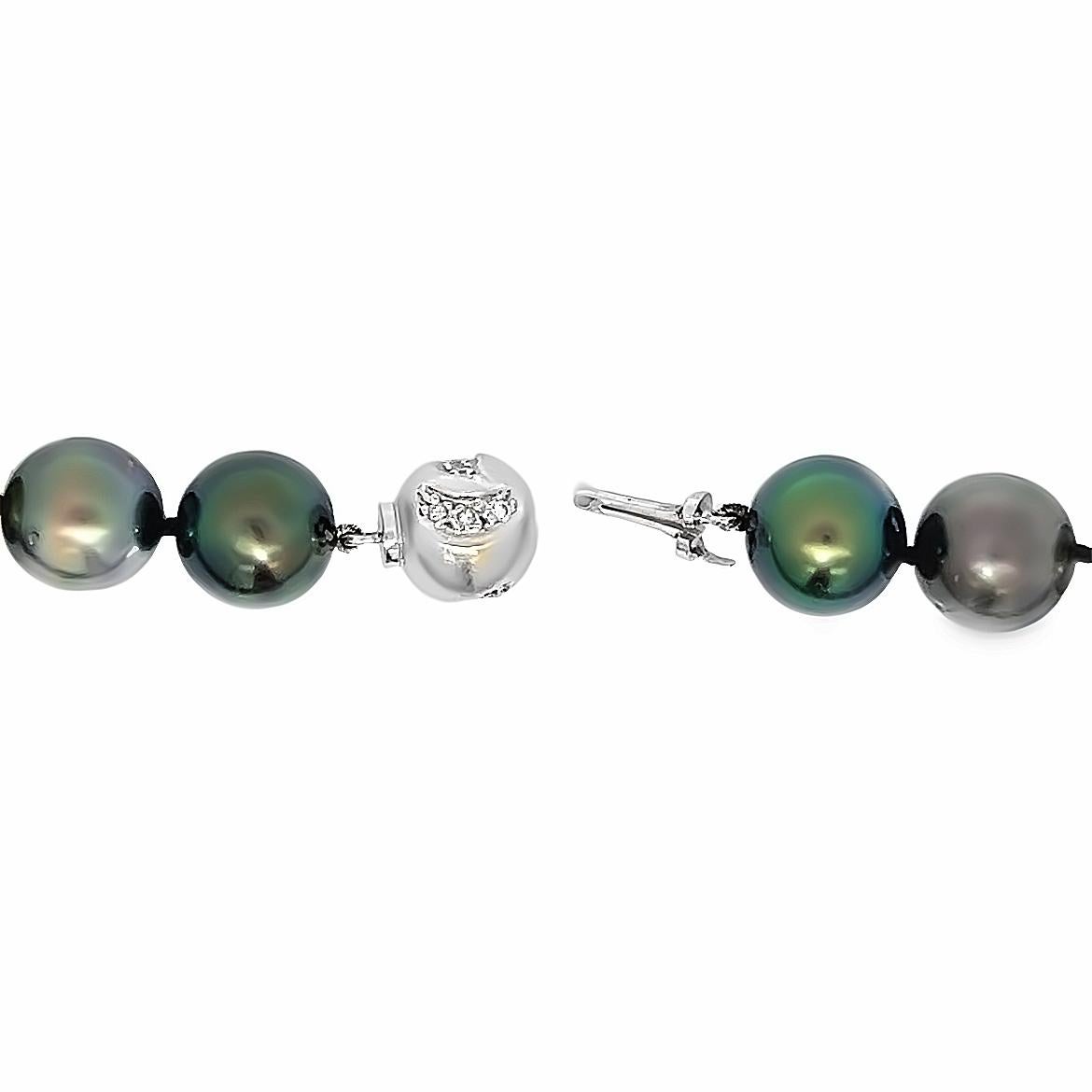 Tahiti-Schwarze Perlen-Choker-Halskette, 18 Karat Weißgold (Rundschliff) im Angebot