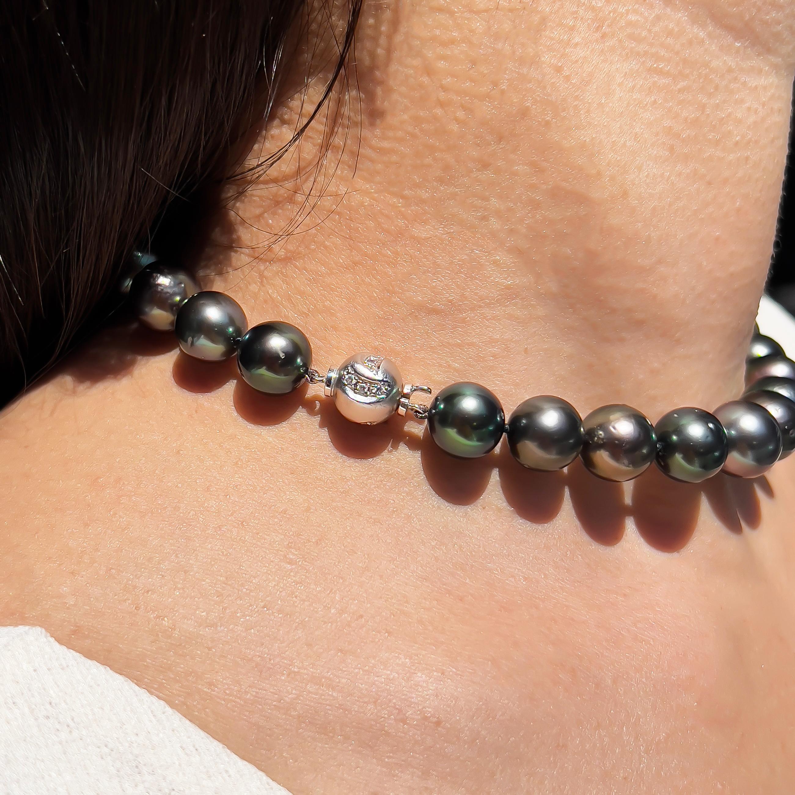 Tahiti-Schwarze Perlen-Choker-Halskette, 18 Karat Weißgold im Angebot 1