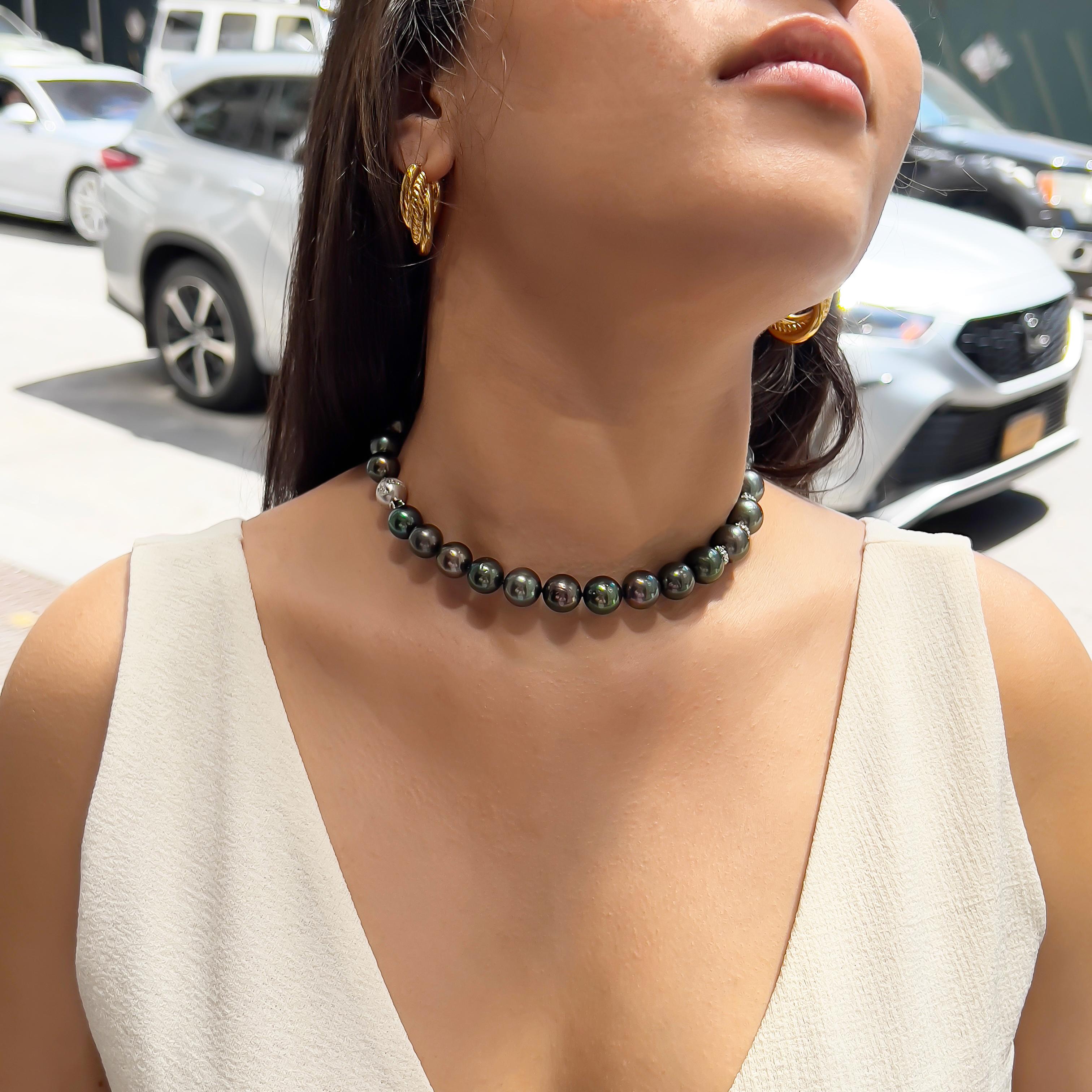 Tahiti-Schwarze Perlen-Choker-Halskette, 18 Karat Weißgold im Angebot 2