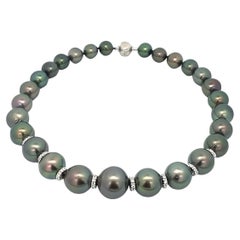 Collana girocollo di perle nere di Tahiti, oro bianco 18 carati