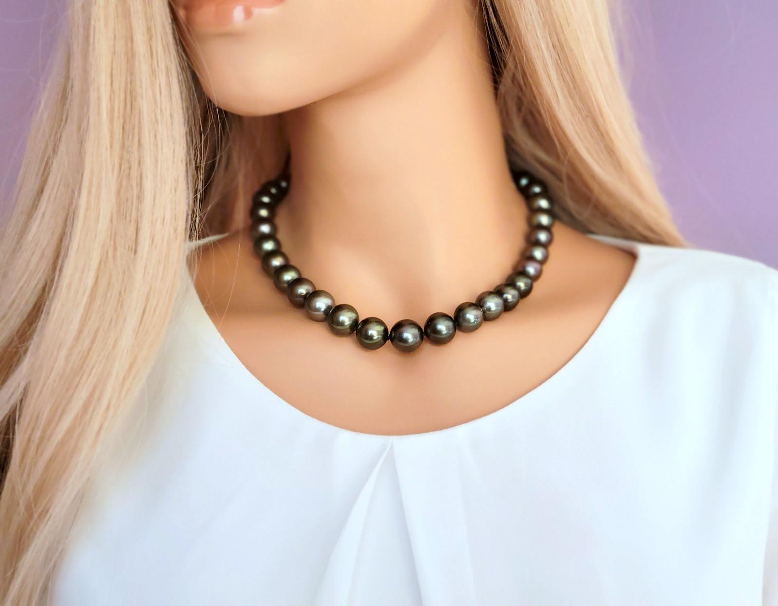 Bead Tahitian Black Pearl Necklace For Sale