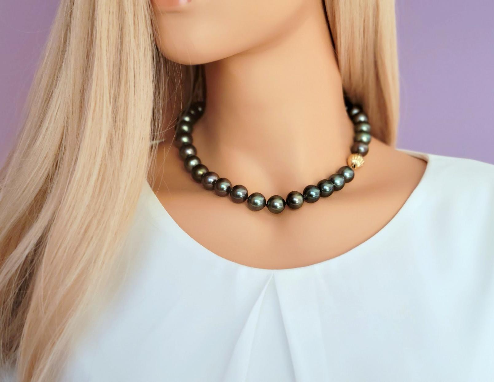 Tahitian Black Pearl Necklace In Excellent Condition For Sale In Chesterland, OH
