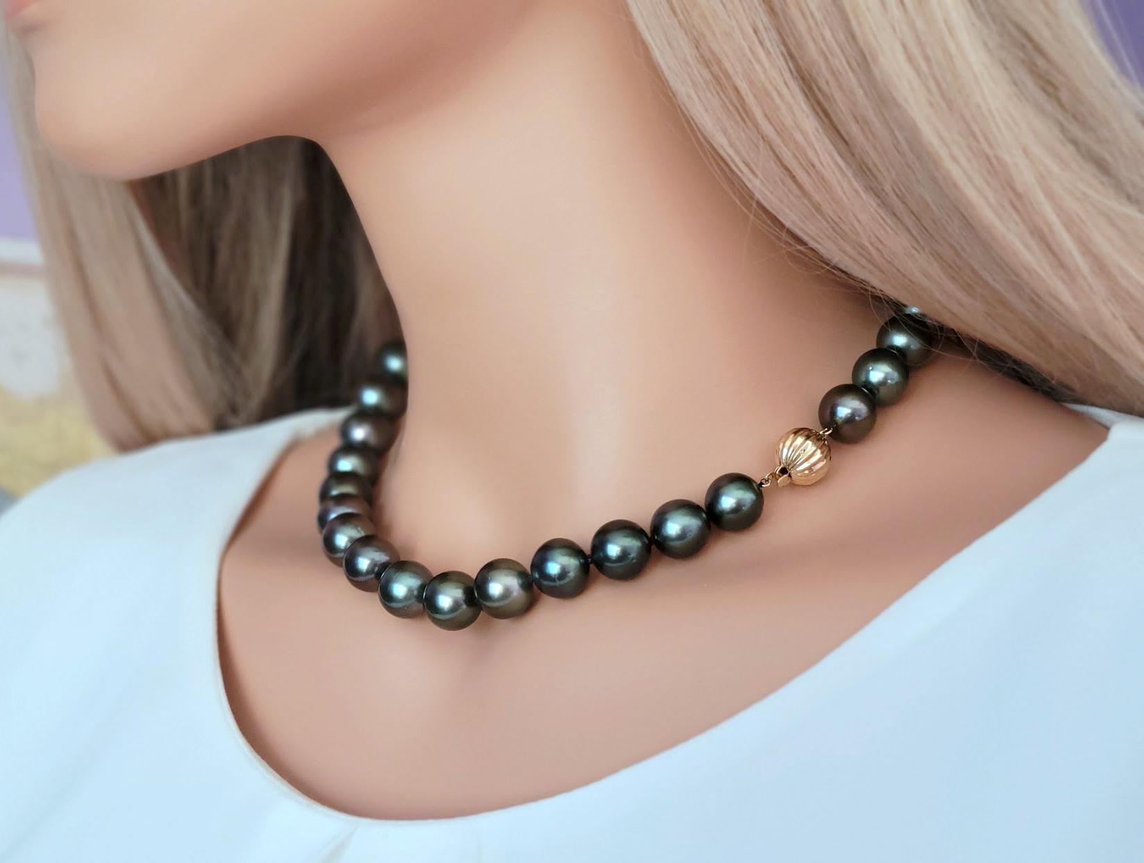 Women's Tahitian Black Pearl Necklace For Sale