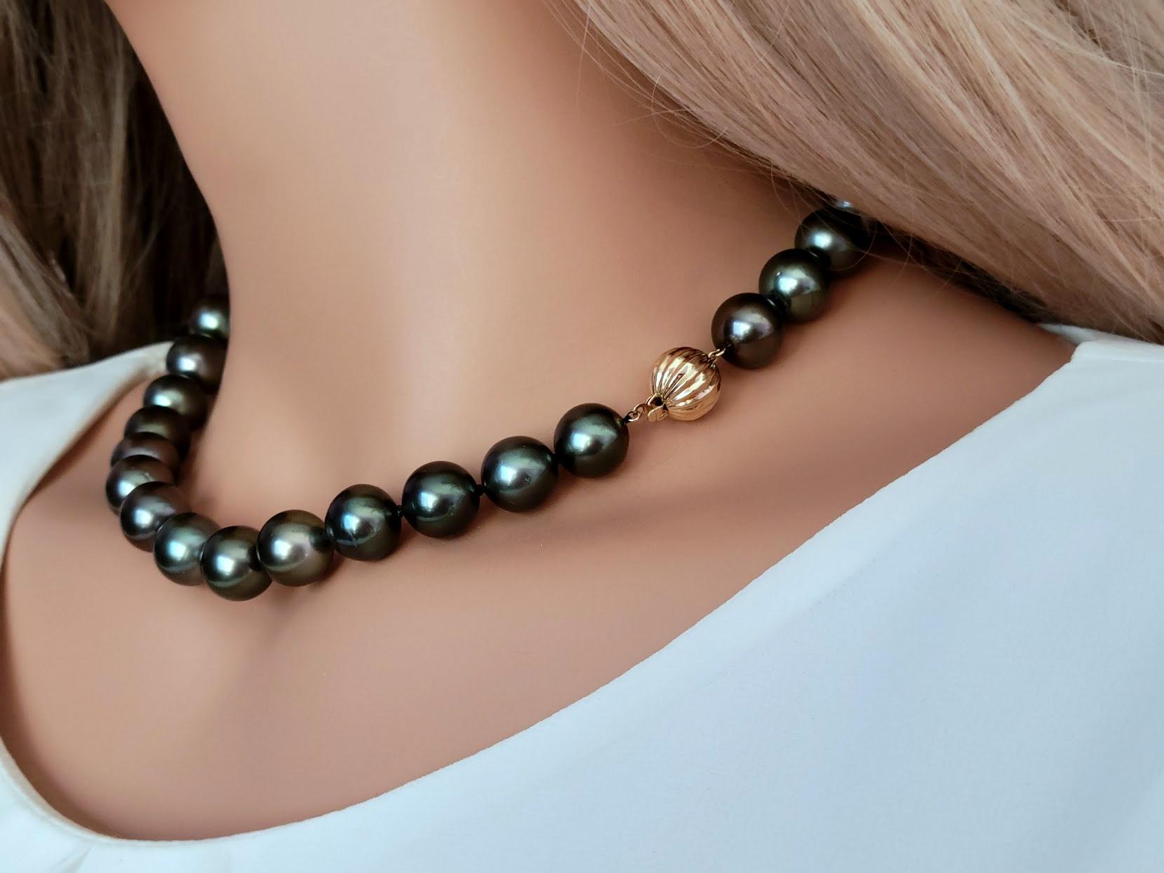 Tahitian Black Pearl Necklace For Sale 1