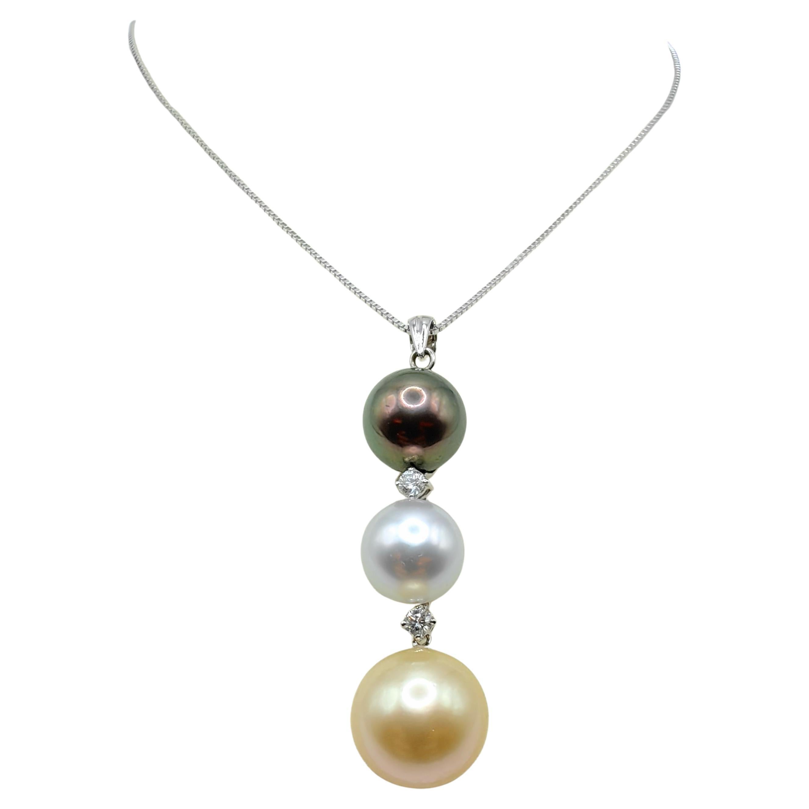 Pendentif en or blanc 18 carats avec 3 perles de Tahiti noires, blanches des mers du Sud et diamants
