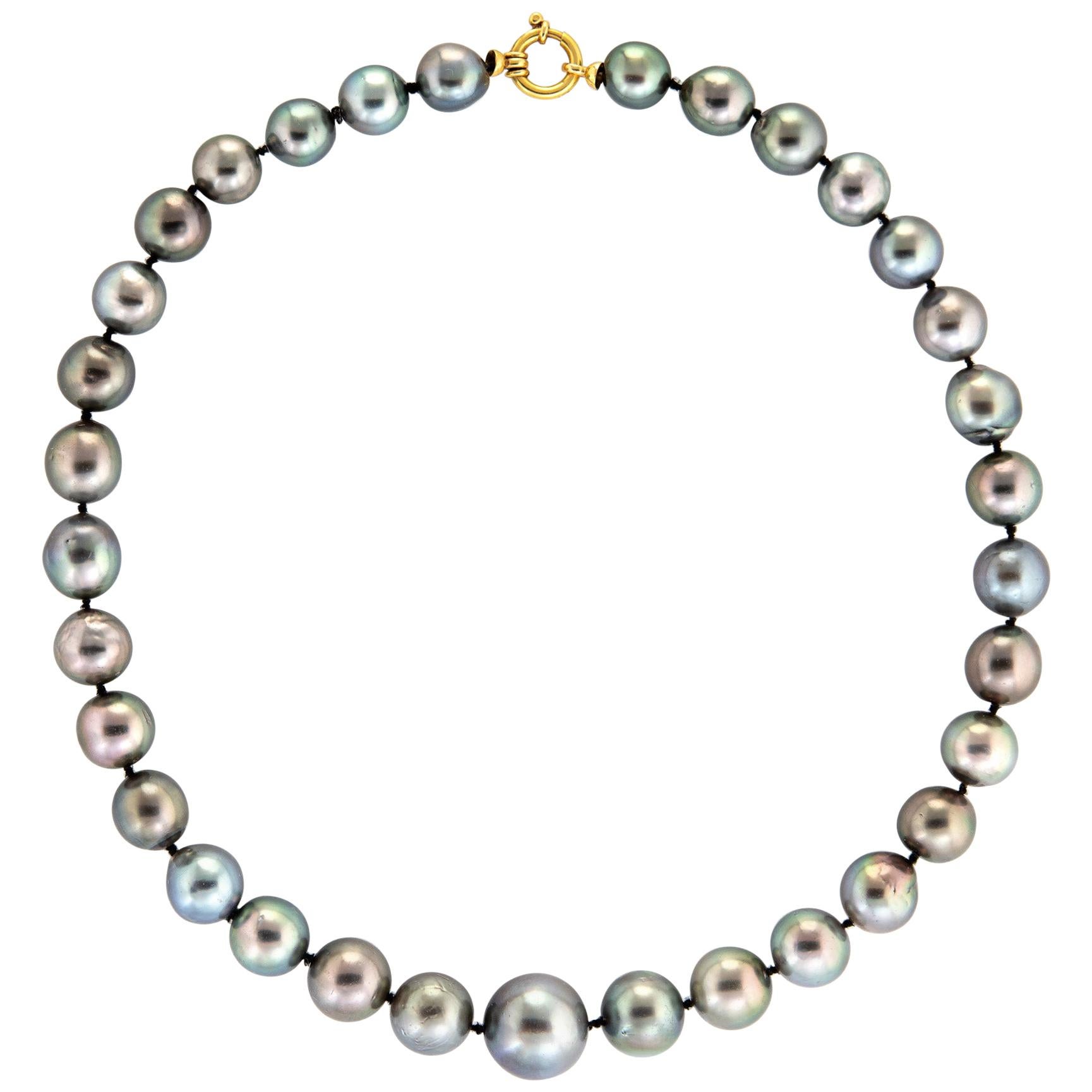 Tahitian Cultured Black Pearl Necklace Graduated 18 Karat Gold Estate