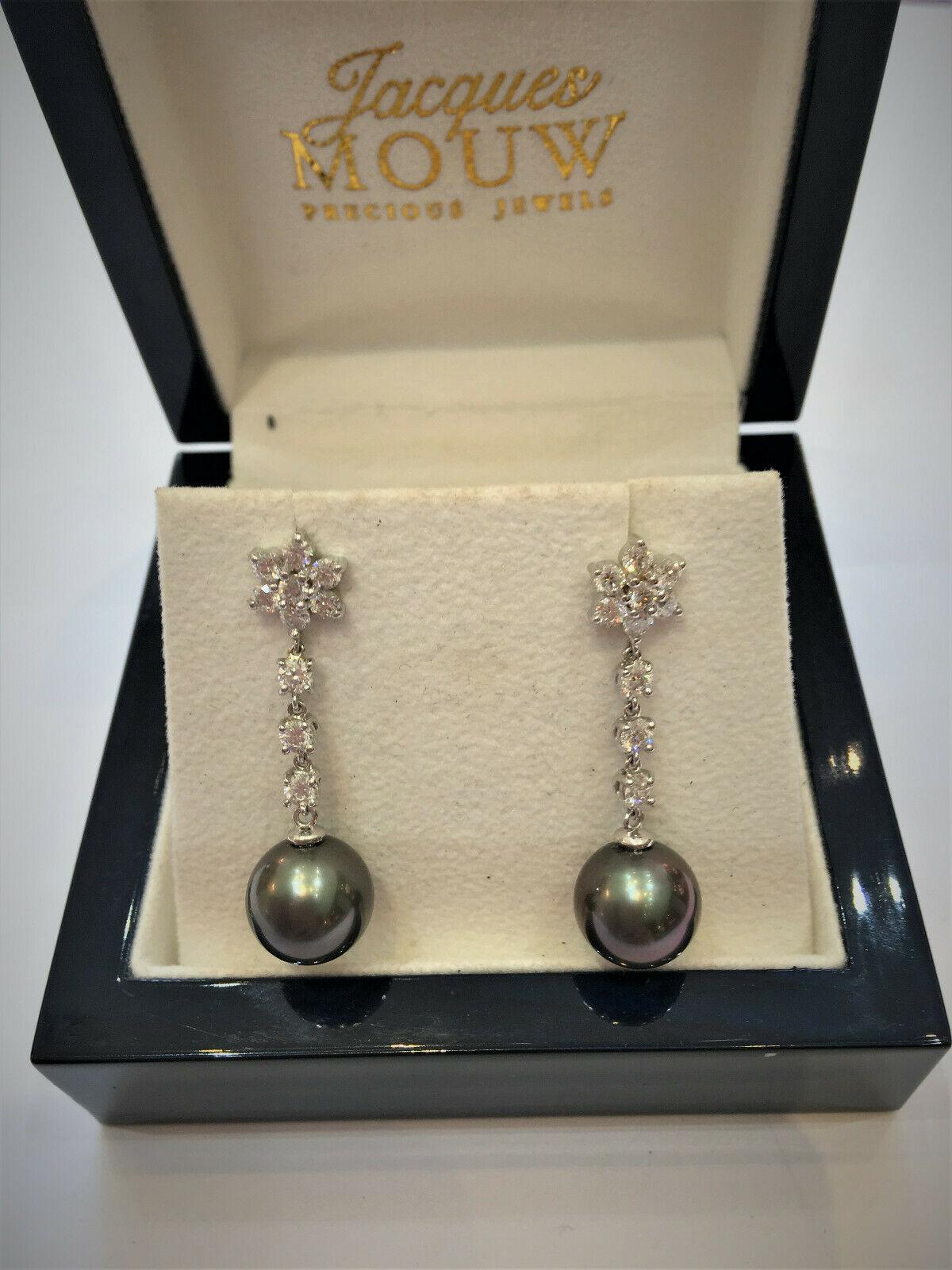 Tahitian Cultured Pearl and Diamond Earrings 11.0mm 14 White Gold

Black Tahitian Cultured Pearl measures 11.0 mm

Tota Carat Weight of Diamond 1.61 carats

F Color VS Clarity

Set in 14K White Gold

Shipped in a gift box

ITEM DETAILS

    Item