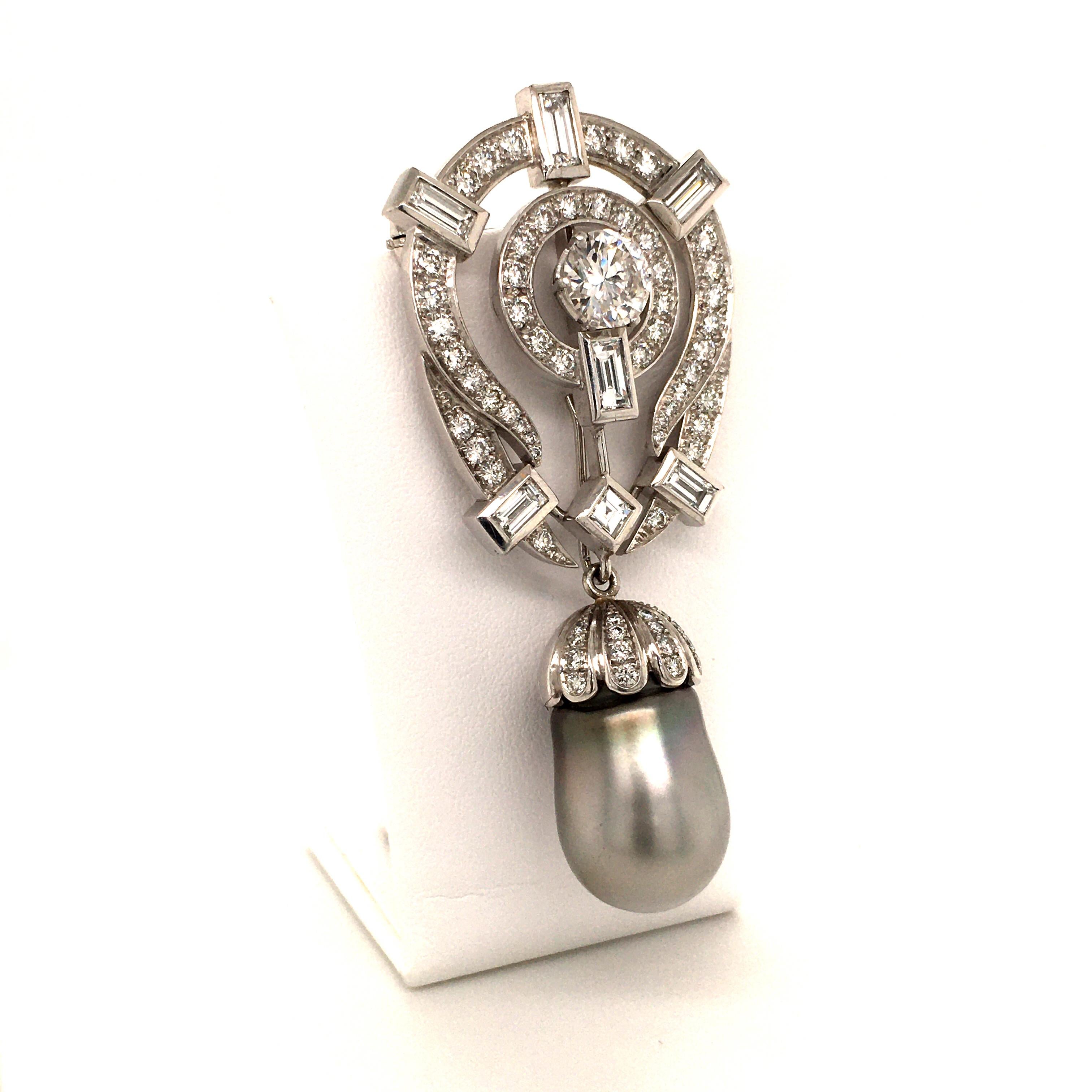 Tahitian Cultured Pearl and Diamond Pendant Brooch in Platinum In Good Condition In Lucerne, CH