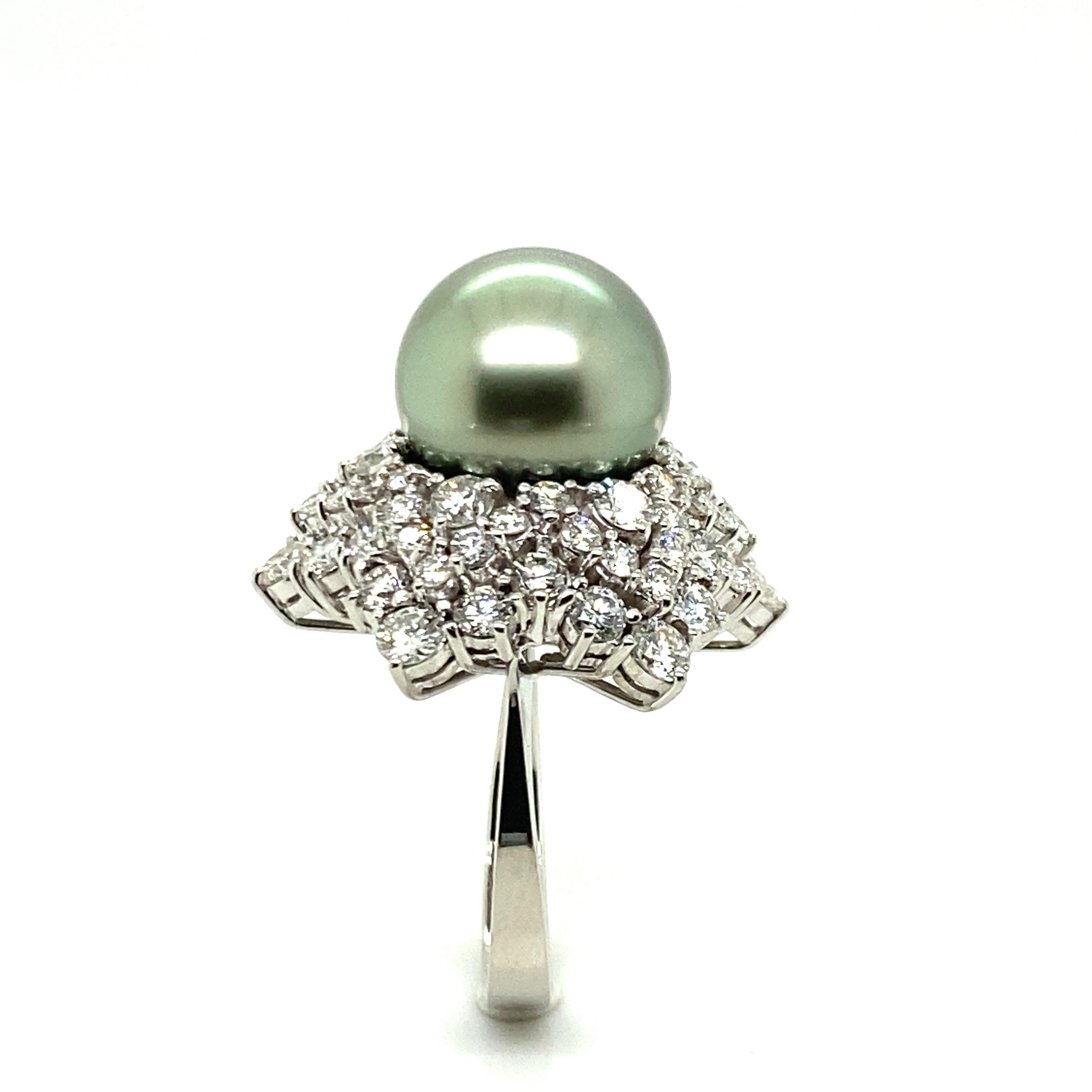 Tahitian Cultured Pearl and Diamond Ring in Platinum 950 In Excellent Condition For Sale In Lucerne, CH