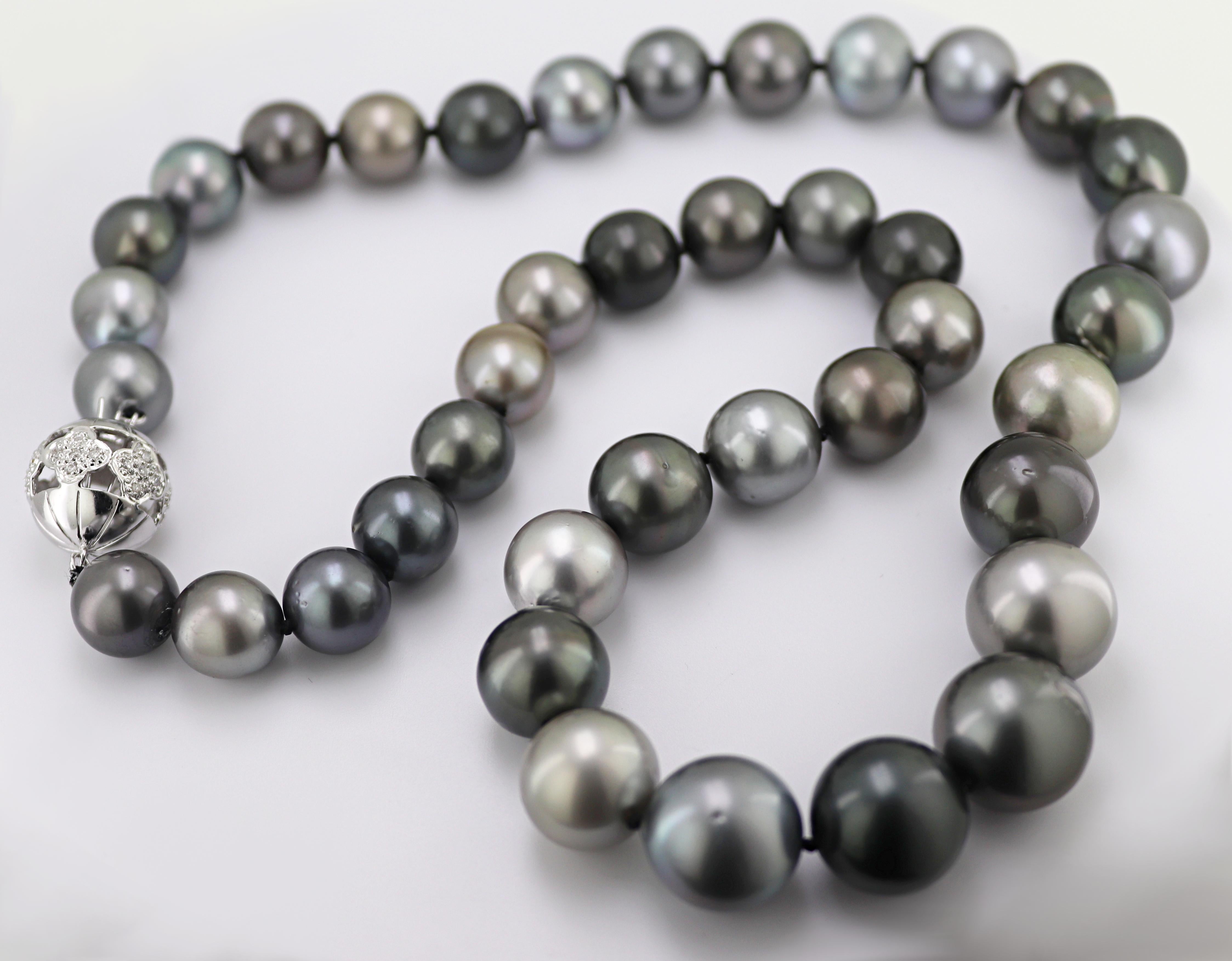 Tahitian Cultured Pearl, Diamond, 18K White Gold Necklace In Good Condition For Sale In Pleasant Hill, CA