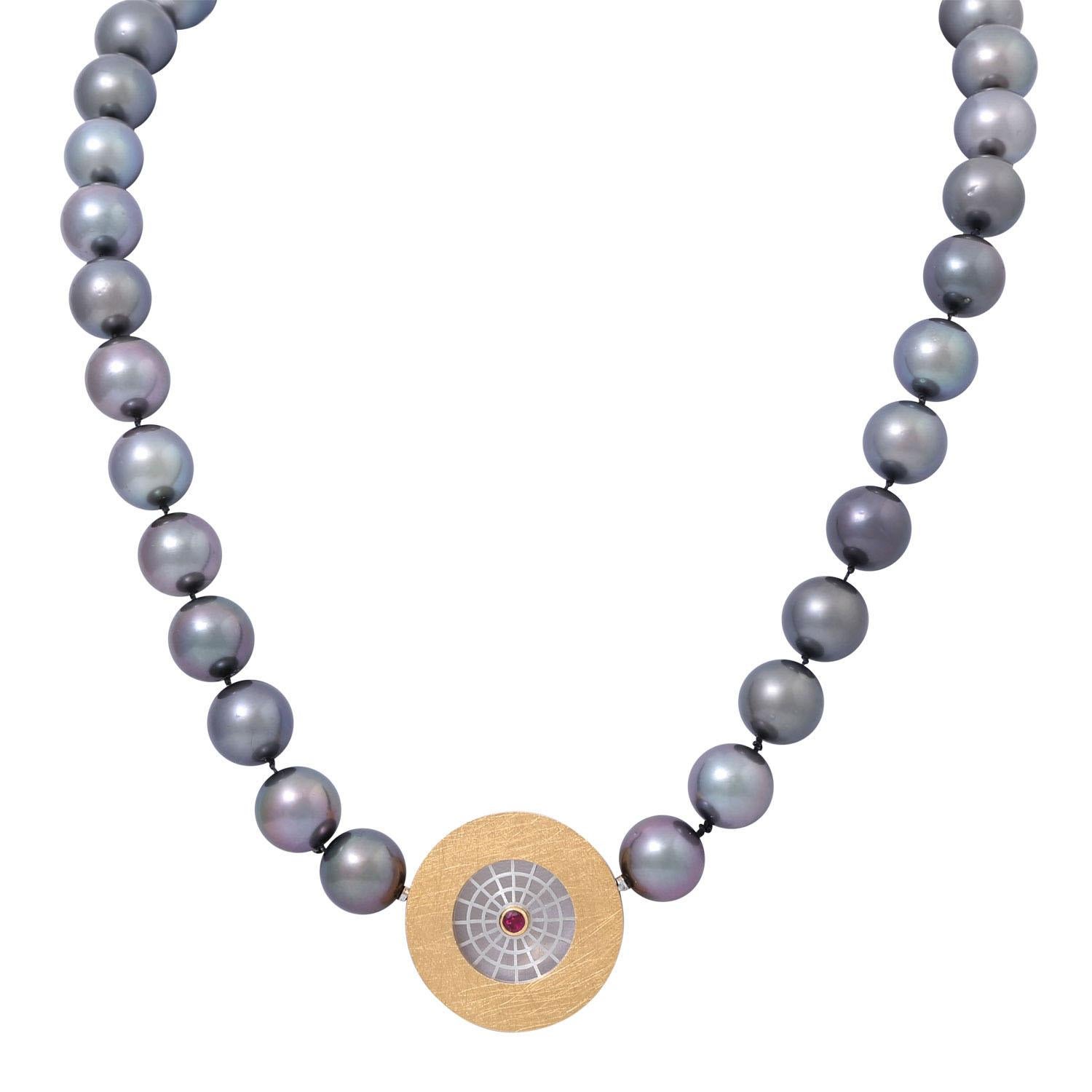 slation results 35 gray-dark gray Tahitian cultured pearls, beautiful luster, some with WMM, D: from 11.9 to 13.6 mm, on a beautiful interchangeable clasp that can be worn on both sides with a spider web pattern in the middle, set with 1