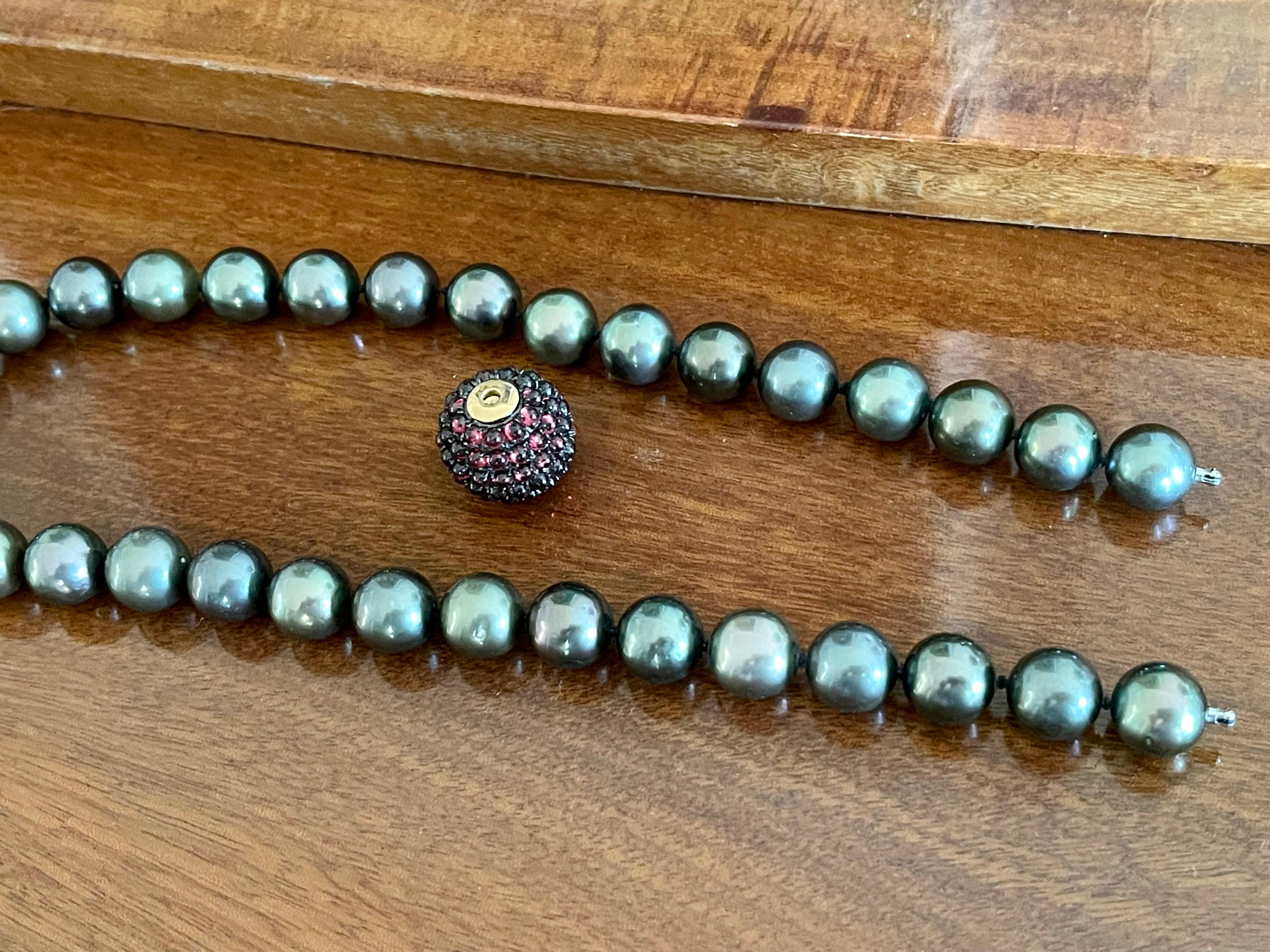 Tahitian Cultured Pearl Necklace with 18 White Gold Garnet Ball Clasp For Sale 4