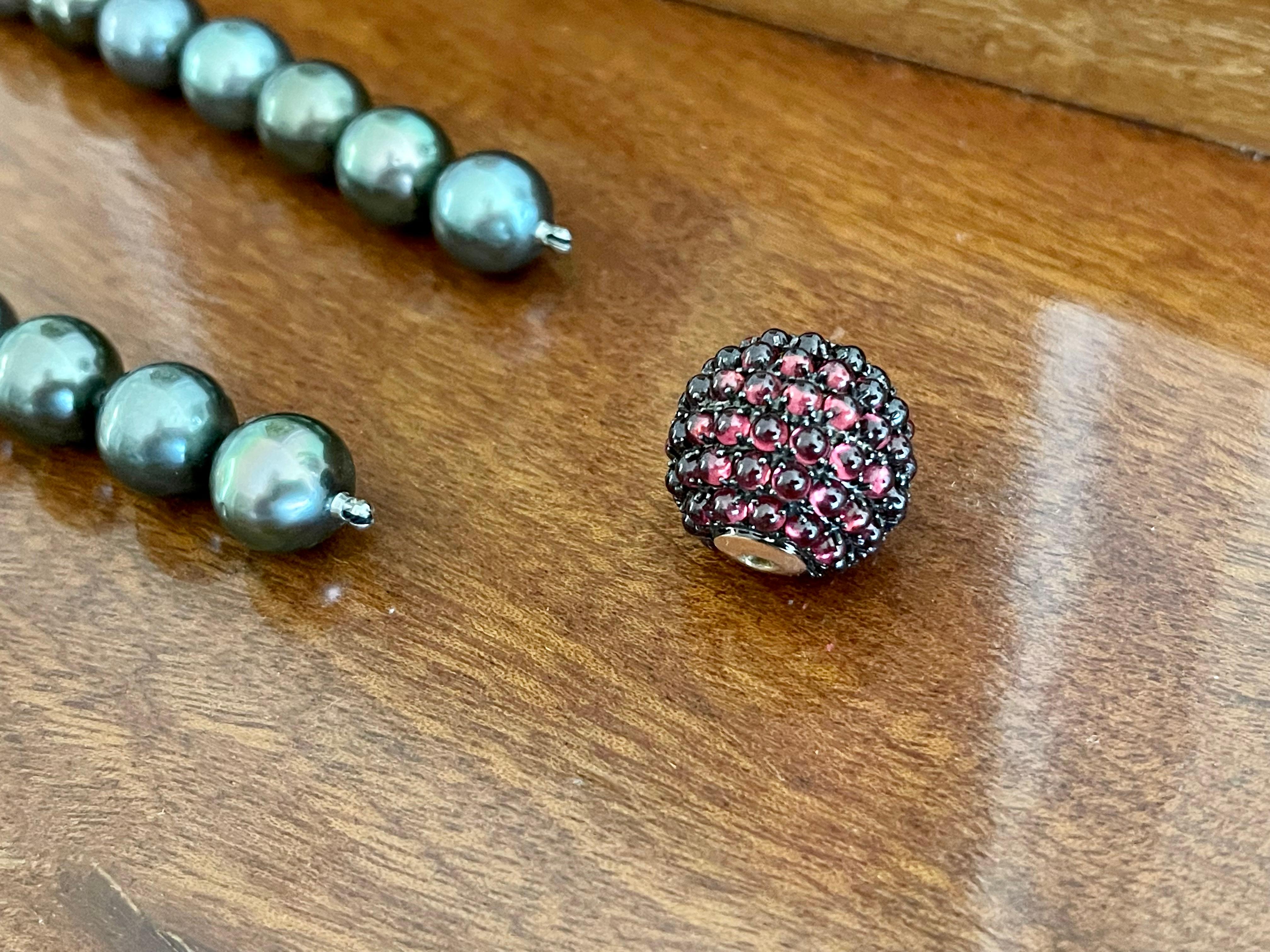 Tahitian Cultured Pearl Necklace with 18 White Gold Garnet Ball Clasp For Sale 5