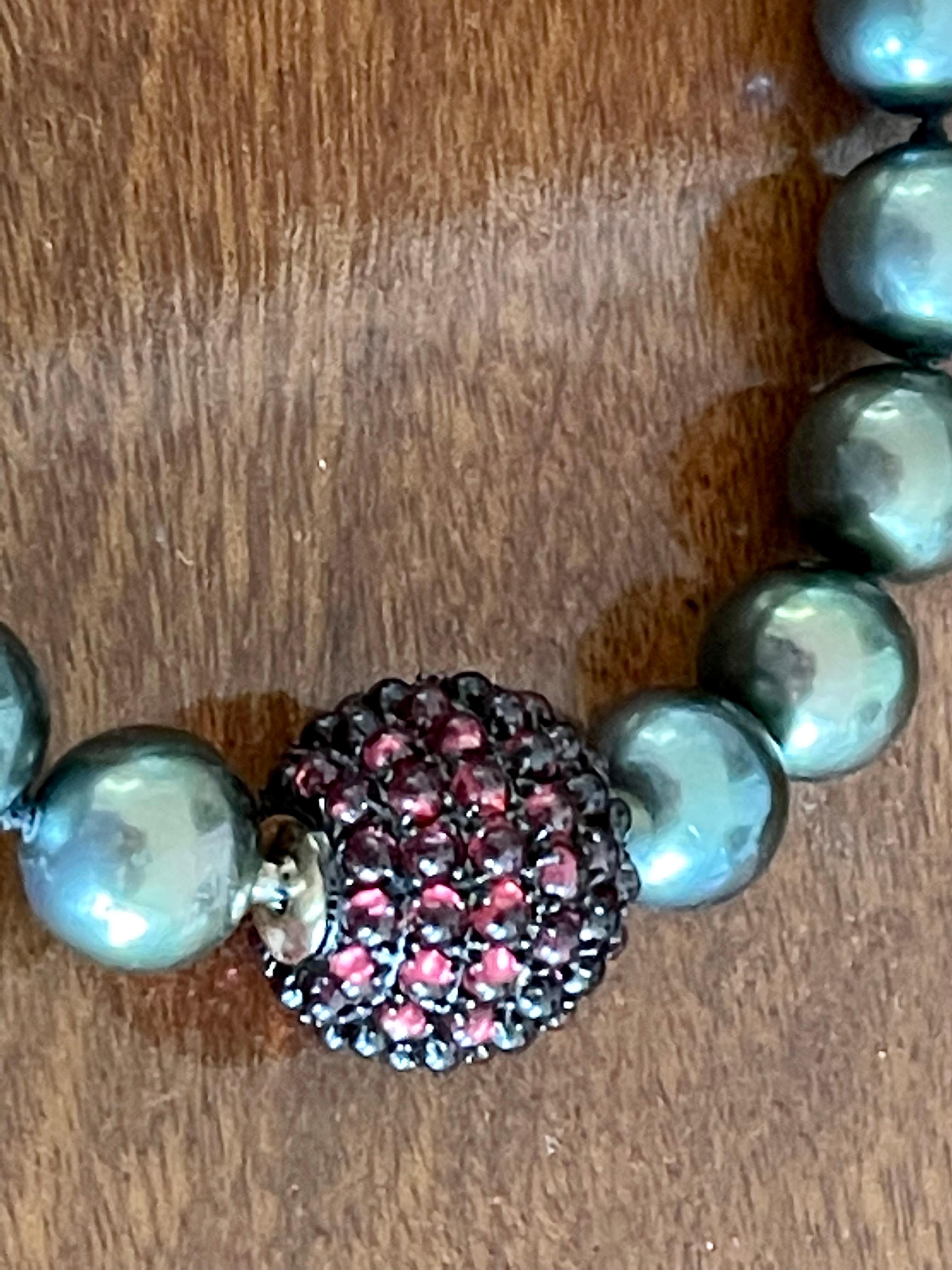 Contemporary Tahitian Cultured Pearl Necklace with 18 White Gold Garnet Ball Clasp For Sale