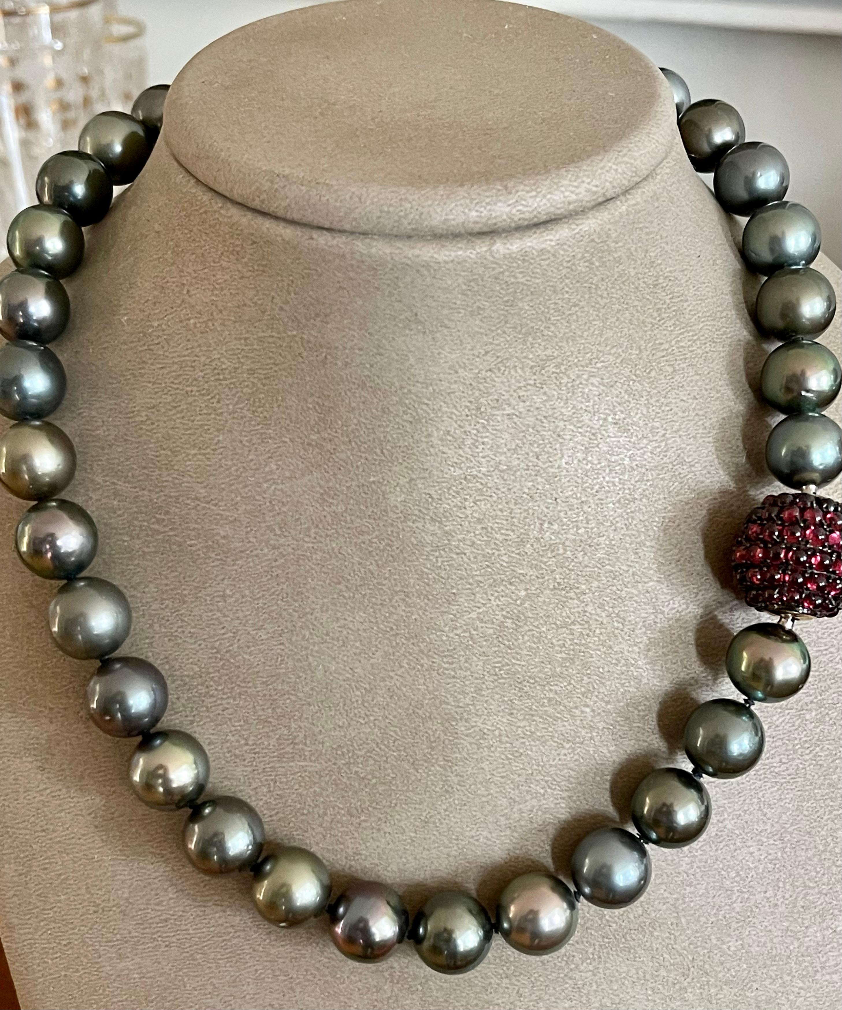 Women's Tahitian Cultured Pearl Necklace with 18 White Gold Garnet Ball Clasp For Sale