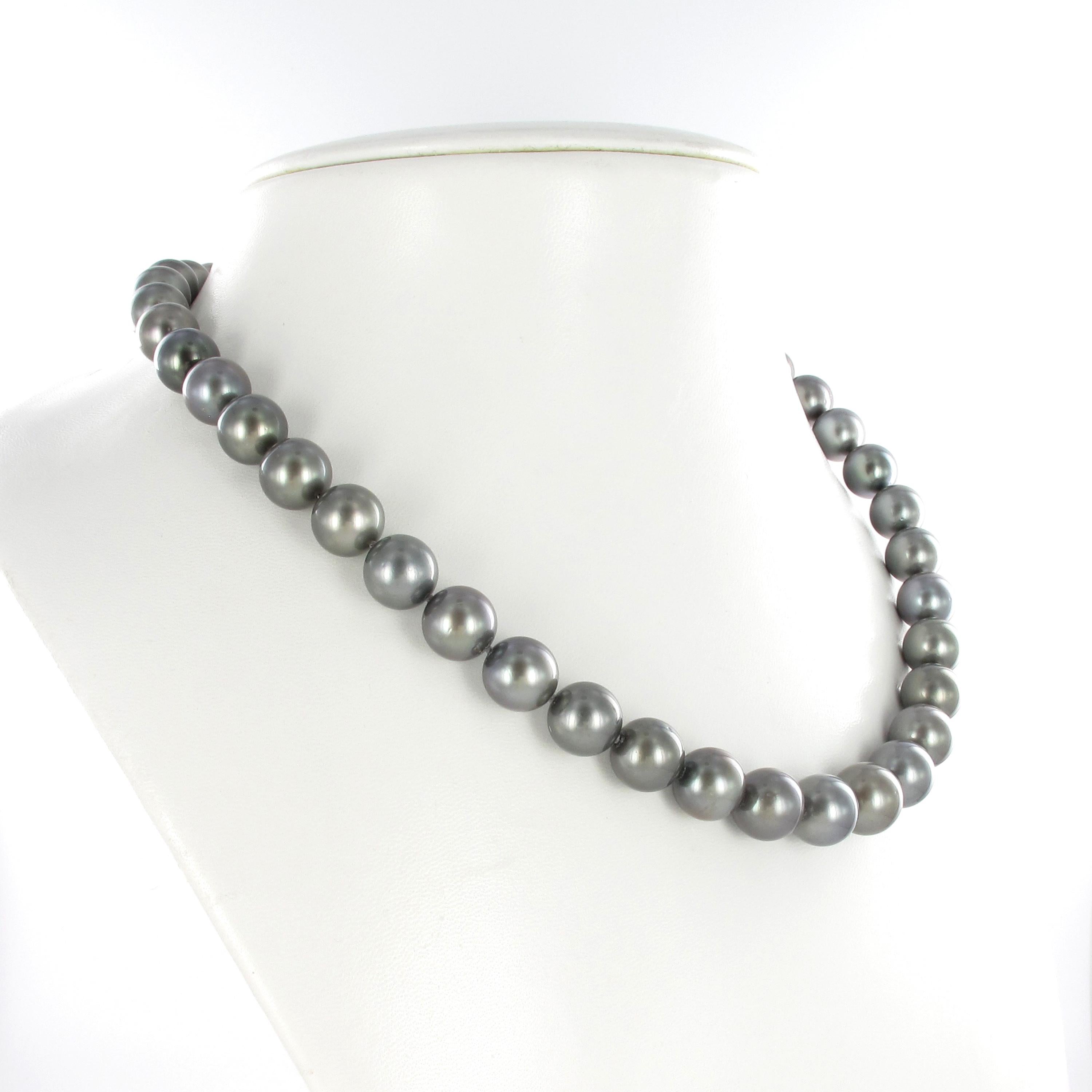 Modern Tahitian Cultured Pearl Necklace with White Gold Clasp For Sale