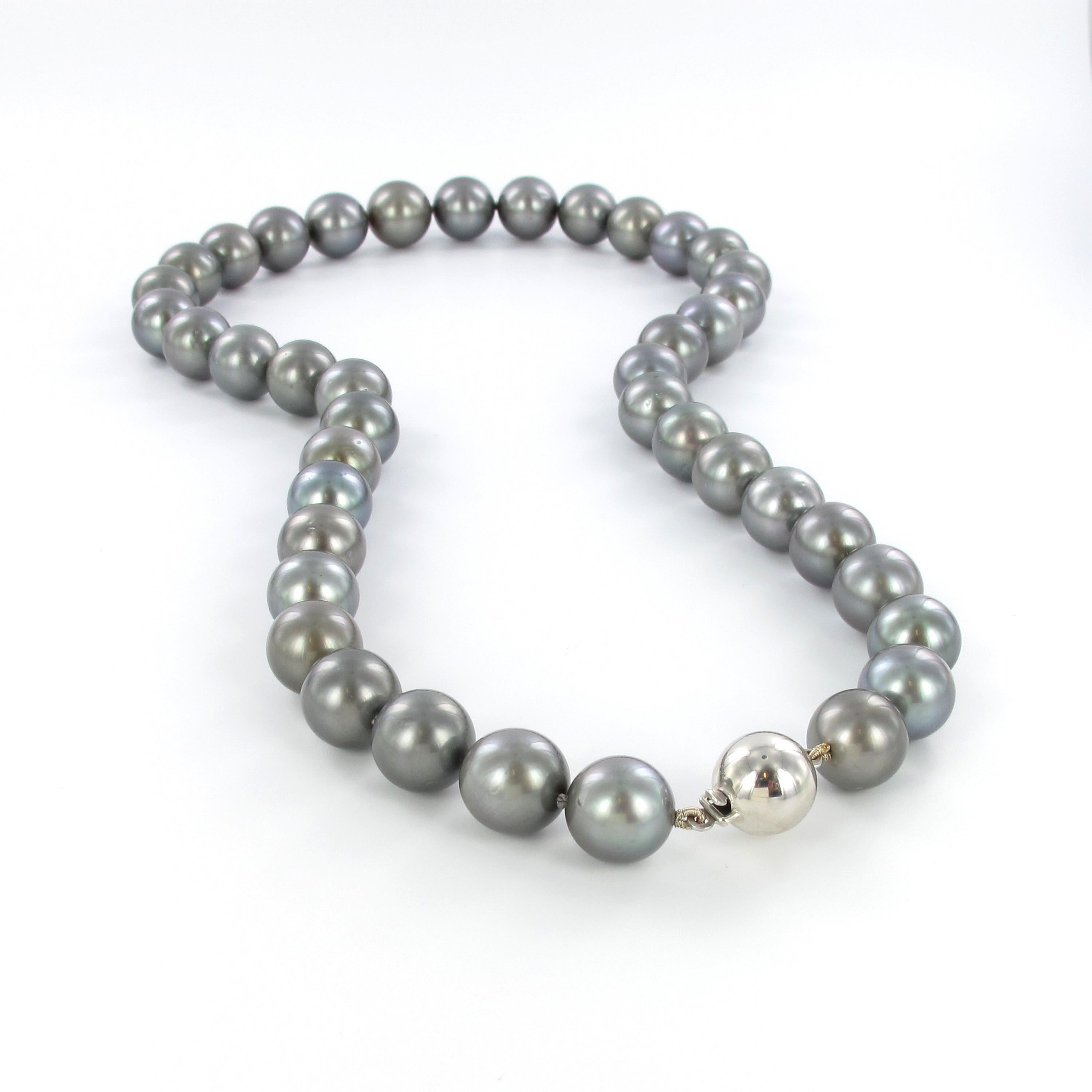 Bead Tahitian Cultured Pearl Necklace with White Gold Clasp For Sale