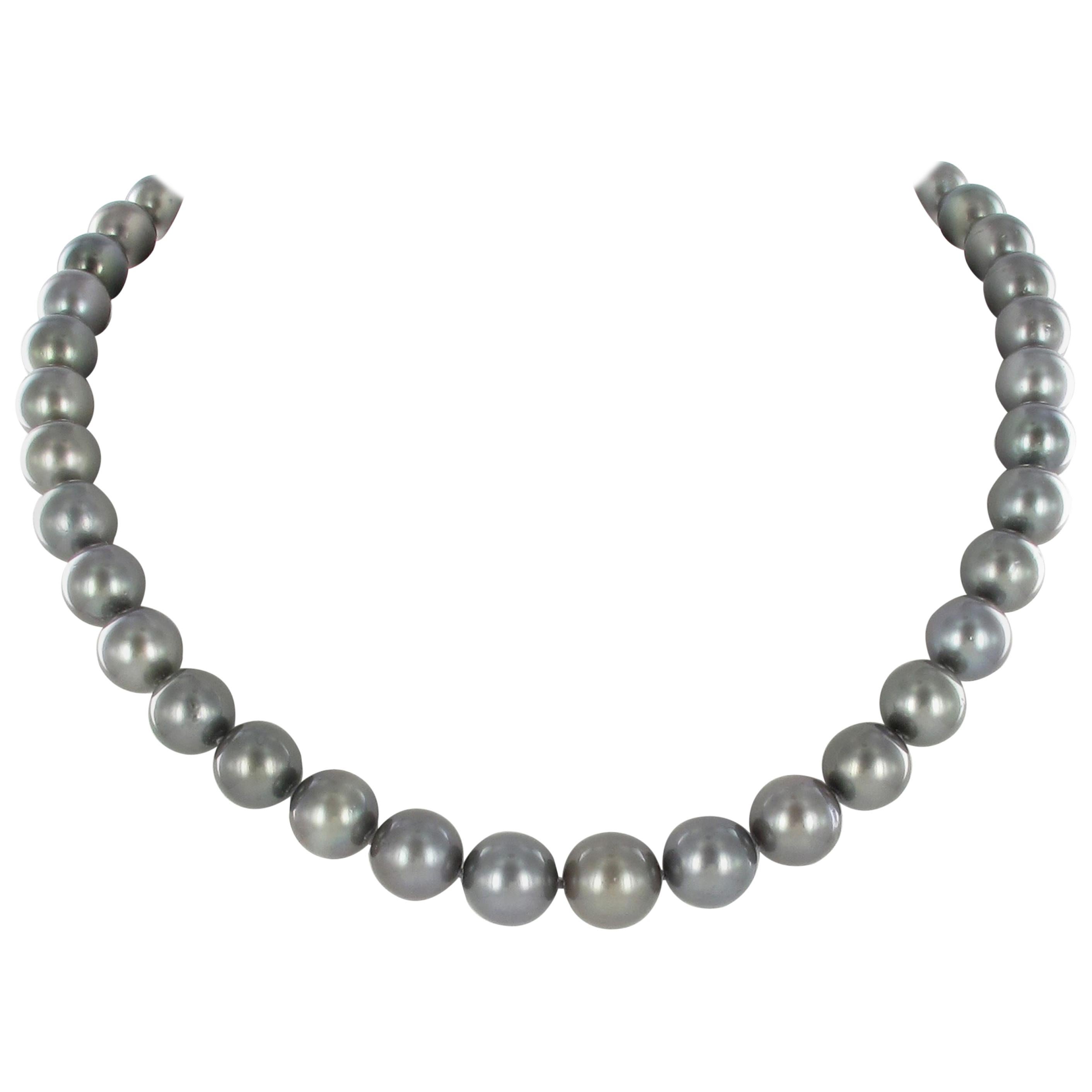 Tahitian Cultured Pearl Necklace with White Gold Clasp For Sale