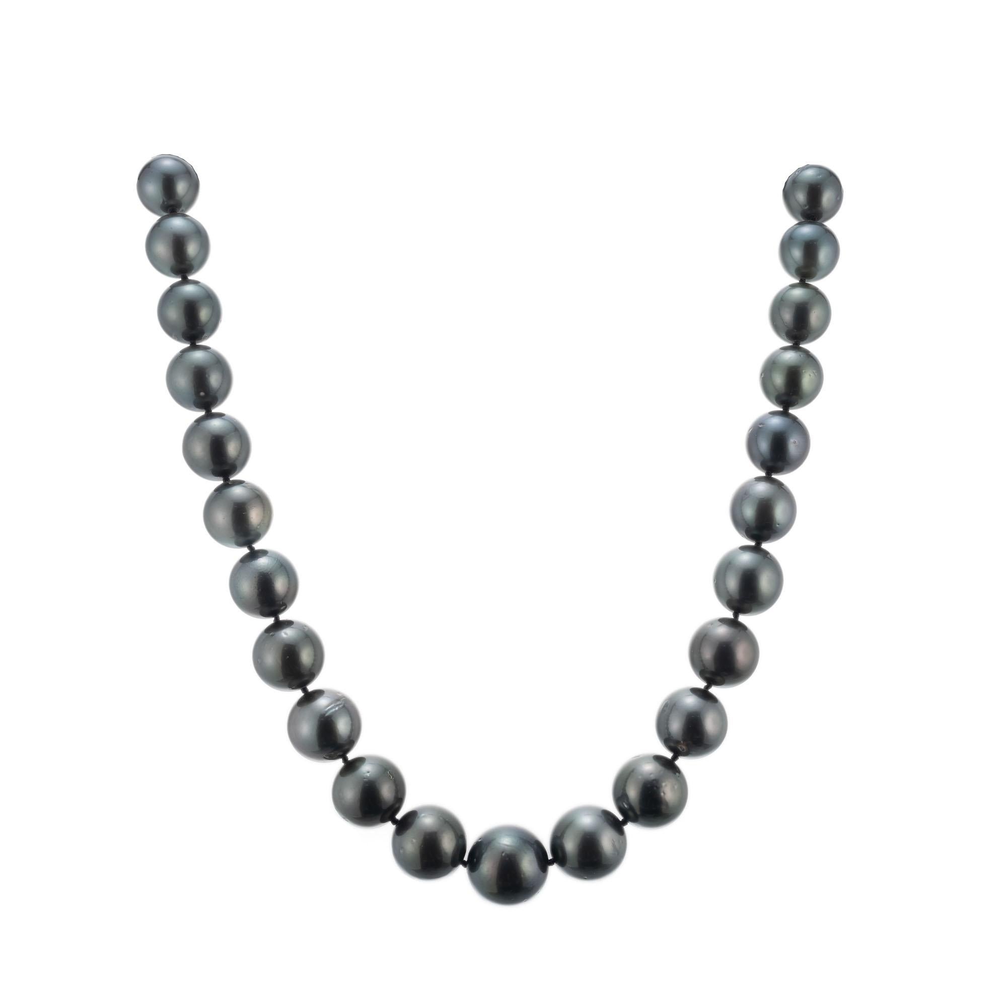 Round Cut Tahitian Cultured Pearl Yellow Gold Necklace For Sale