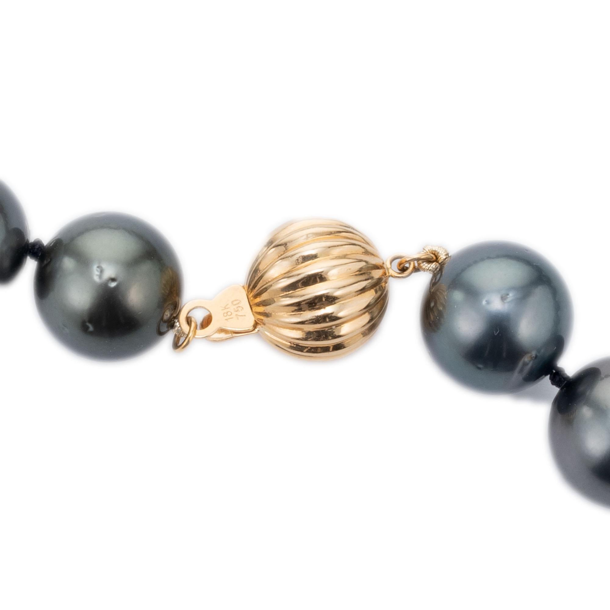 Tahitian Cultured Pearl Yellow Gold Necklace In Good Condition For Sale In Stamford, CT