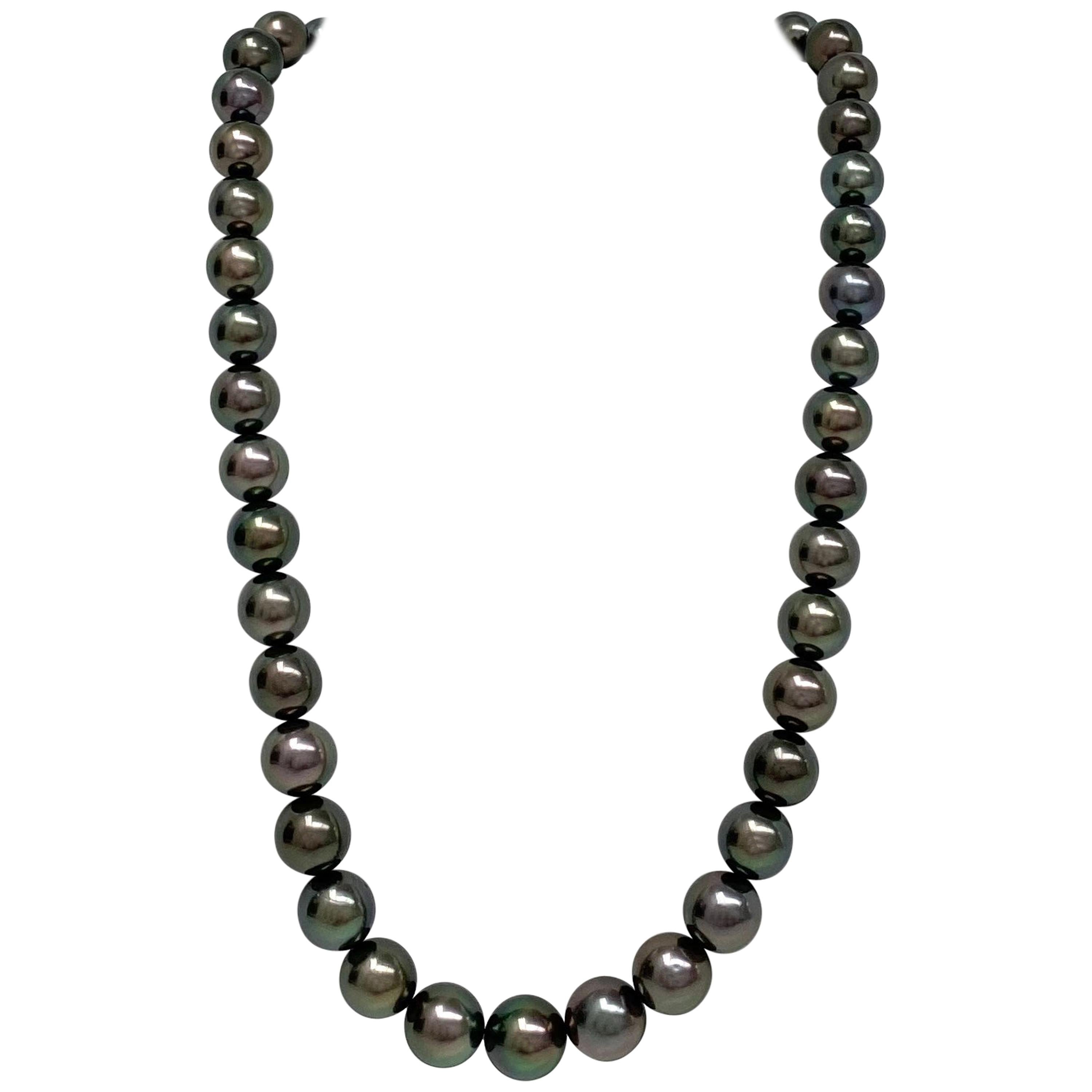 Tahitian Dark Multicolor Round Pearl Necklace with Gold Clasp For Sale