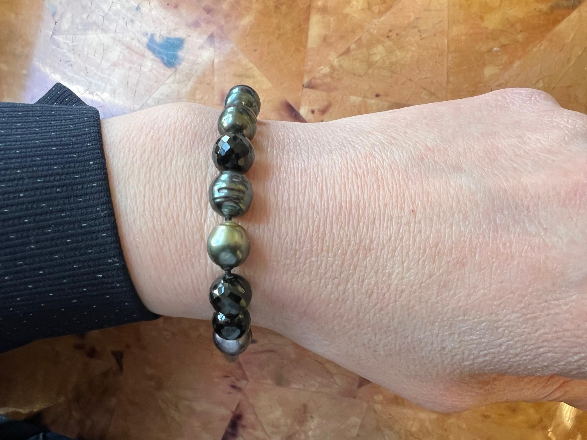 Women's or Men's Tahitian Gray Baroque Pearl Black/Green Tourmaline Sterling Silver Bracelet For Sale