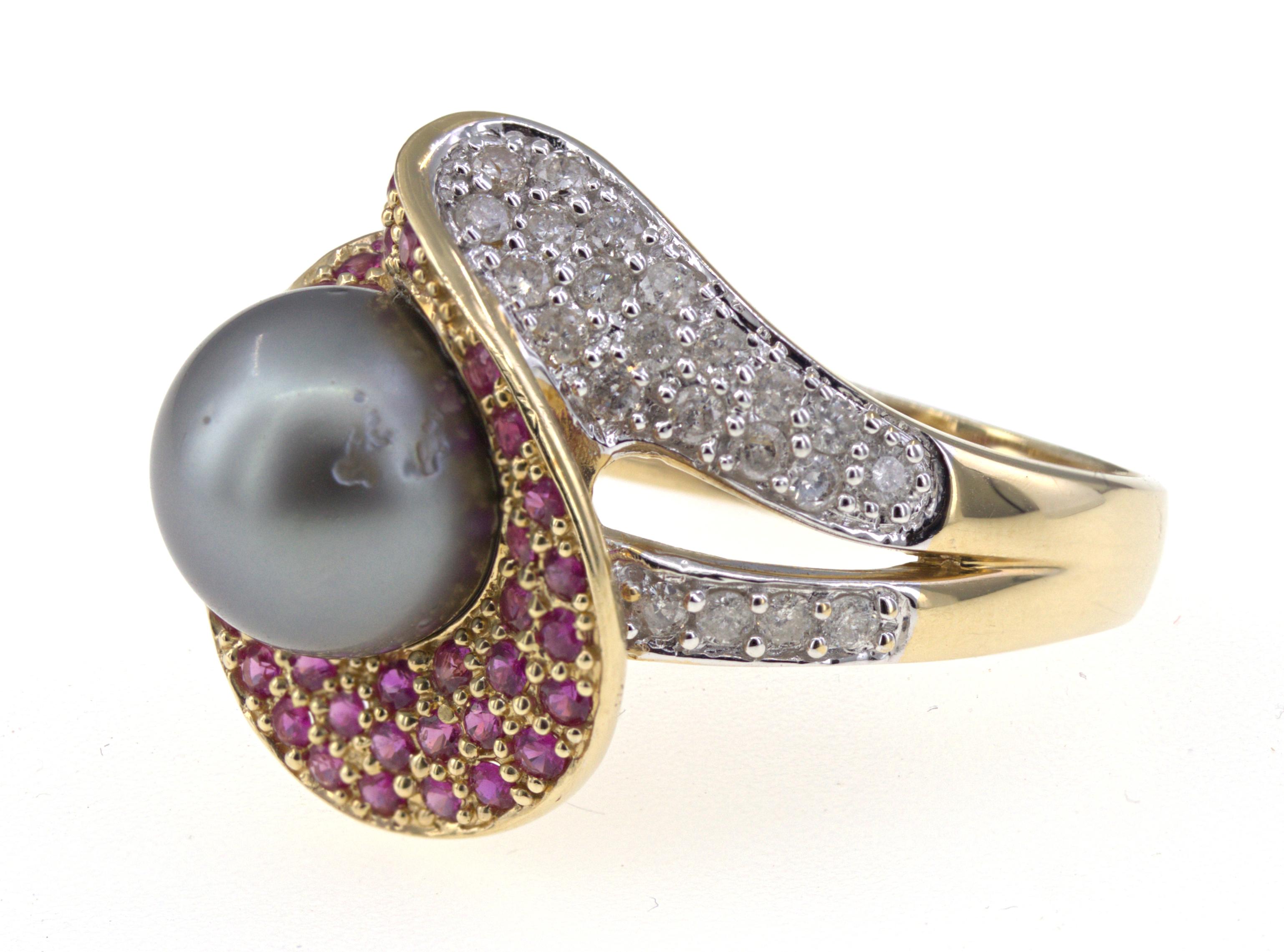 Tahitian Gray Cultured Pearl, Ruby, Diamond, 14K Yellow Gold Ring In Good Condition For Sale In Pleasant Hill, CA