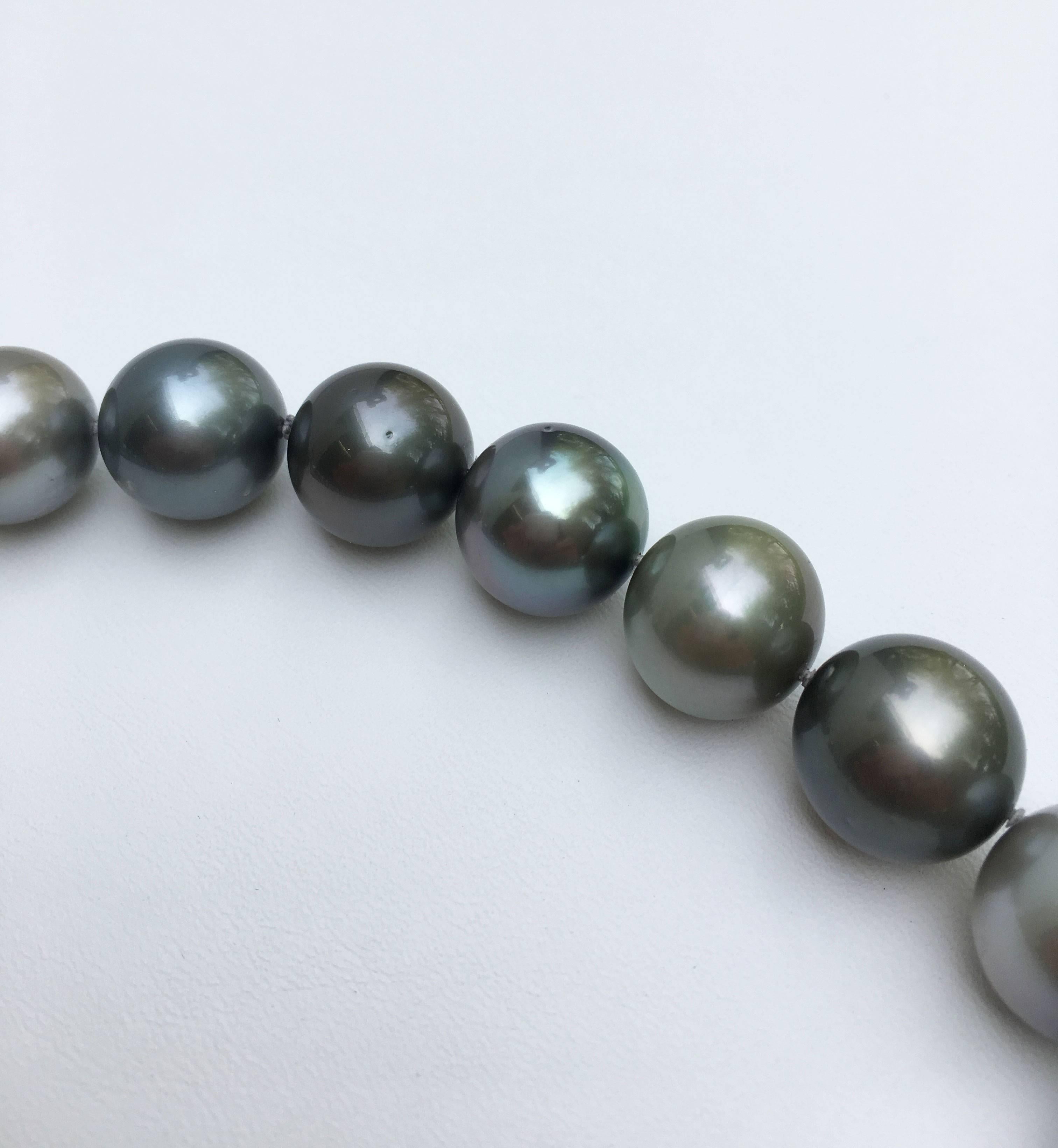 Women's or Men's Tahitian Grey Cultured Pearl Choker Necklace For Sale