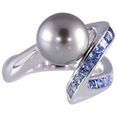 Tahitian Grey Pearl Ring 18 Karat Gold with Graduated Natural Blue Sapphires