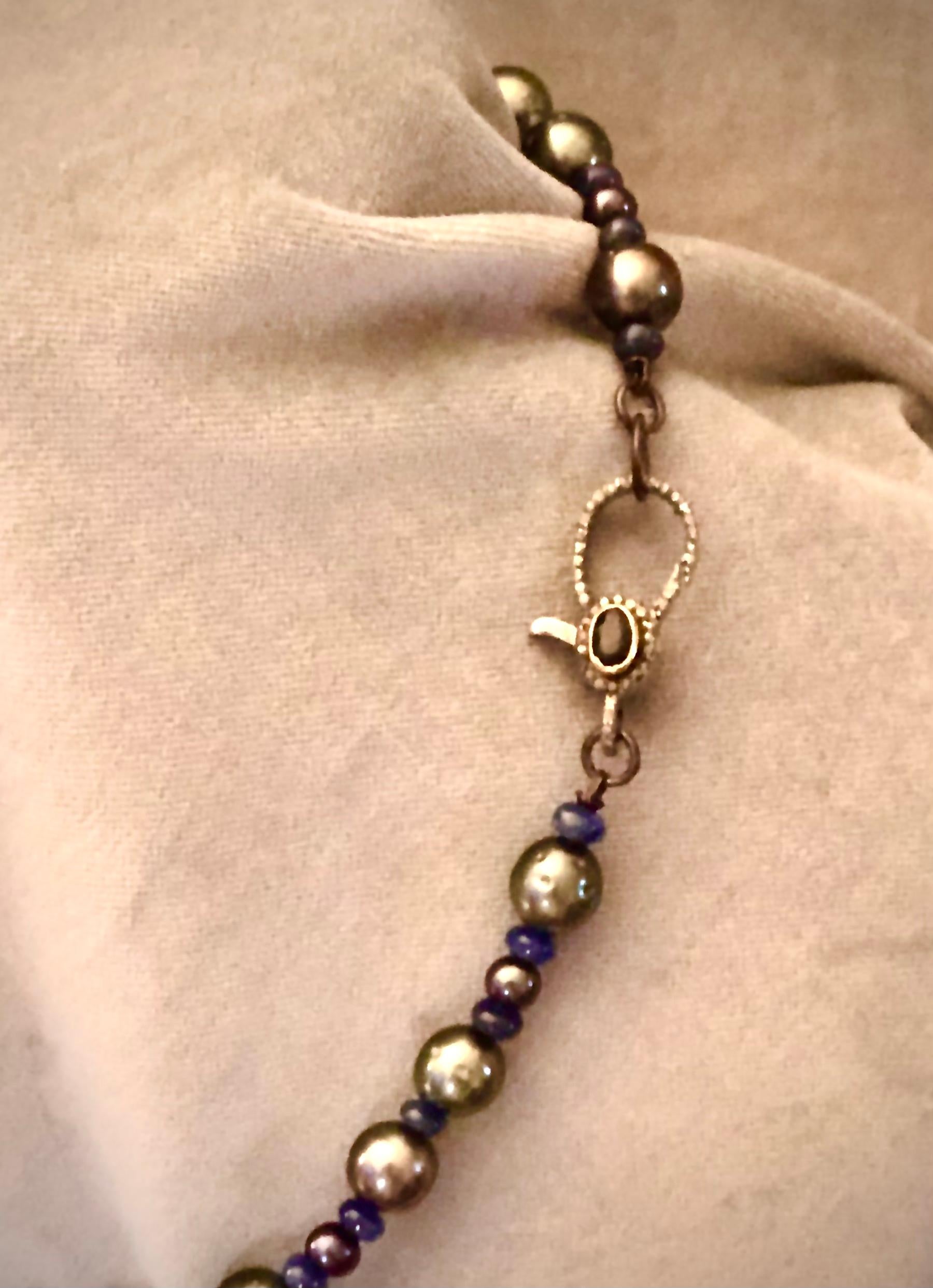 Bead Tahitian grey pearls and sapphire necklace For Sale
