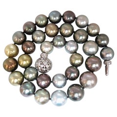 Tahitian Multi-Color Natural Pearl Necklace 33 Pearls 18 Karat