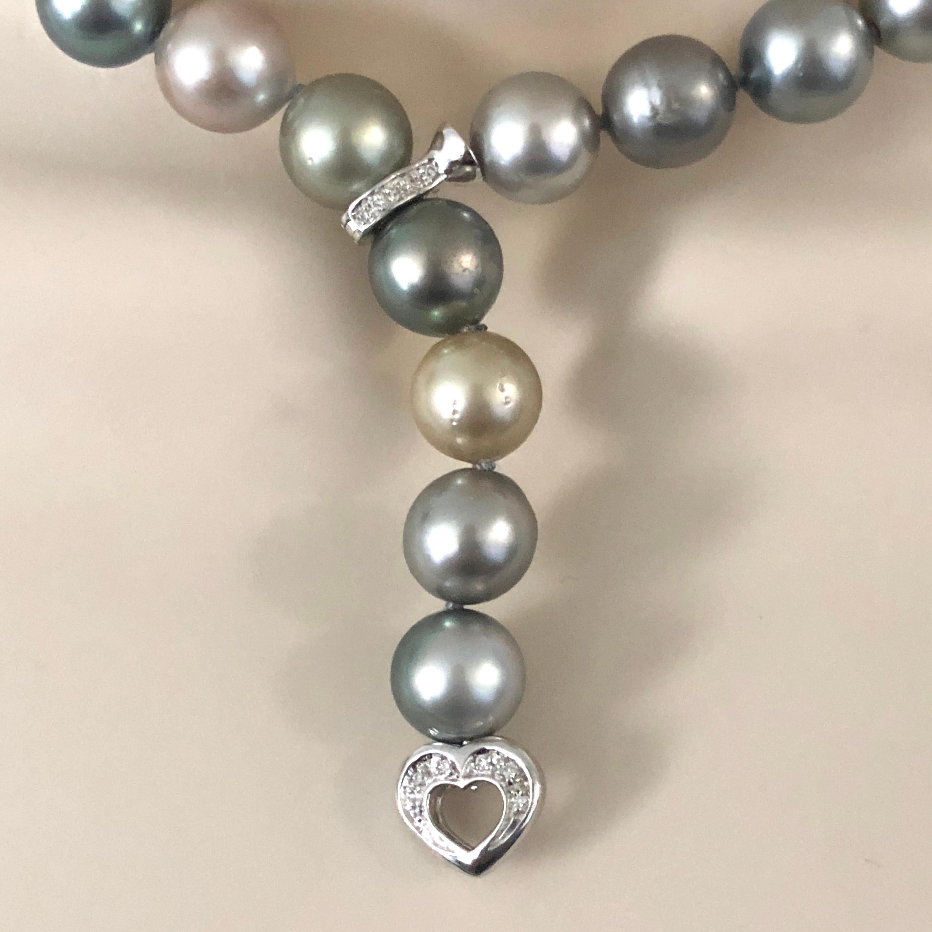 Tahitian Multicolored Gray Pearls with White 18 Karat Gold Adjustable Clasp For Sale 2