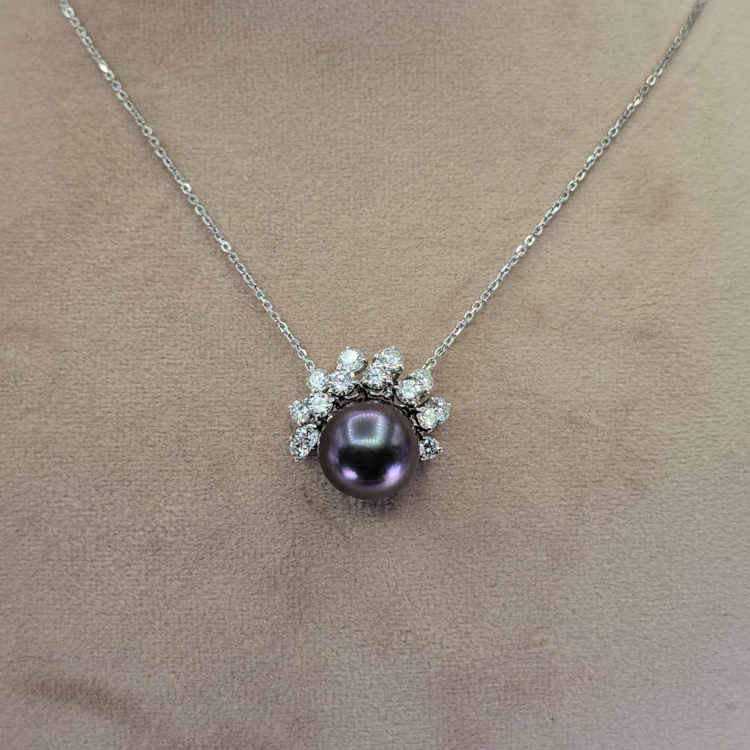 De las mujeres Colgante de perla negra natural de Tahití de oro blanco de 18k 750 y diamante natural en venta