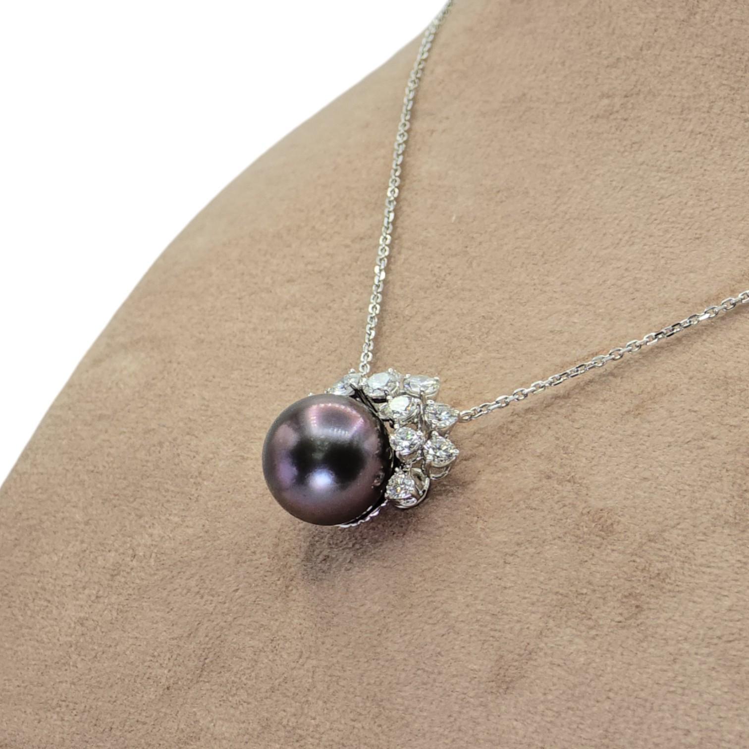 Colgante de perla negra natural de Tahití de oro blanco de 18k 750 y diamante natural en venta 1