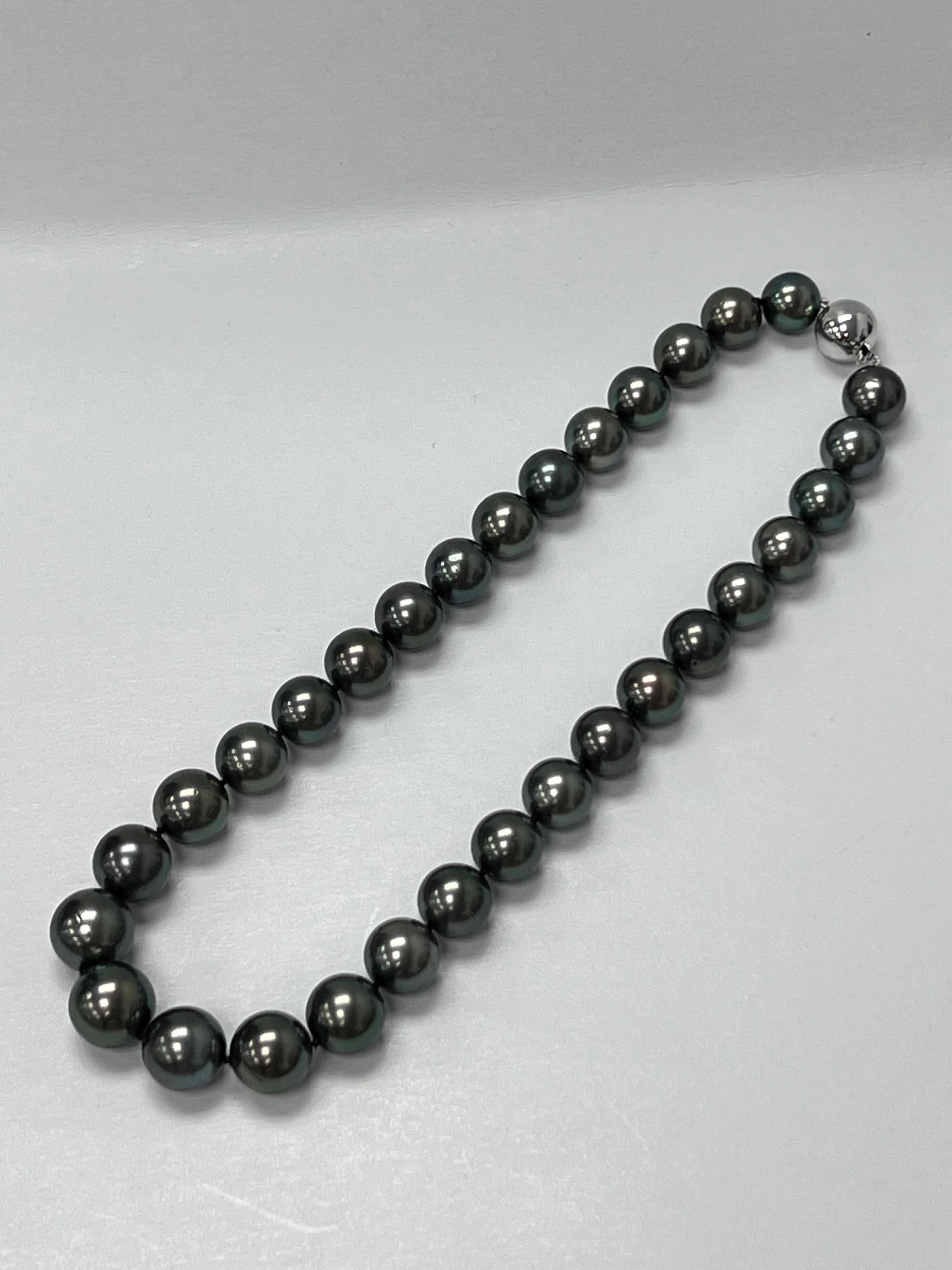 Modern Tahitian Necklace For Sale