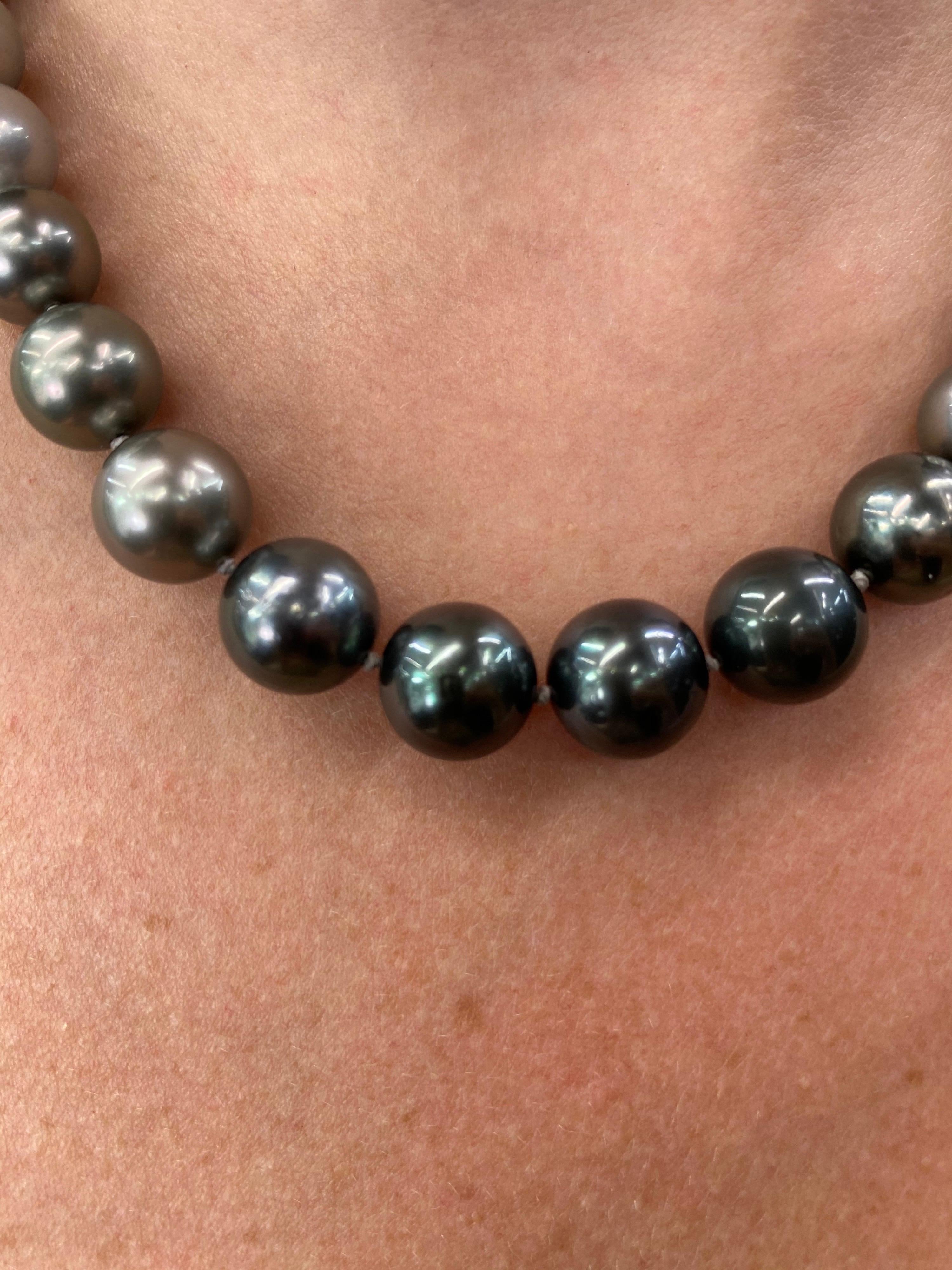 Tahitian Ombre Pearl Necklace 14 Karat White Gold 3