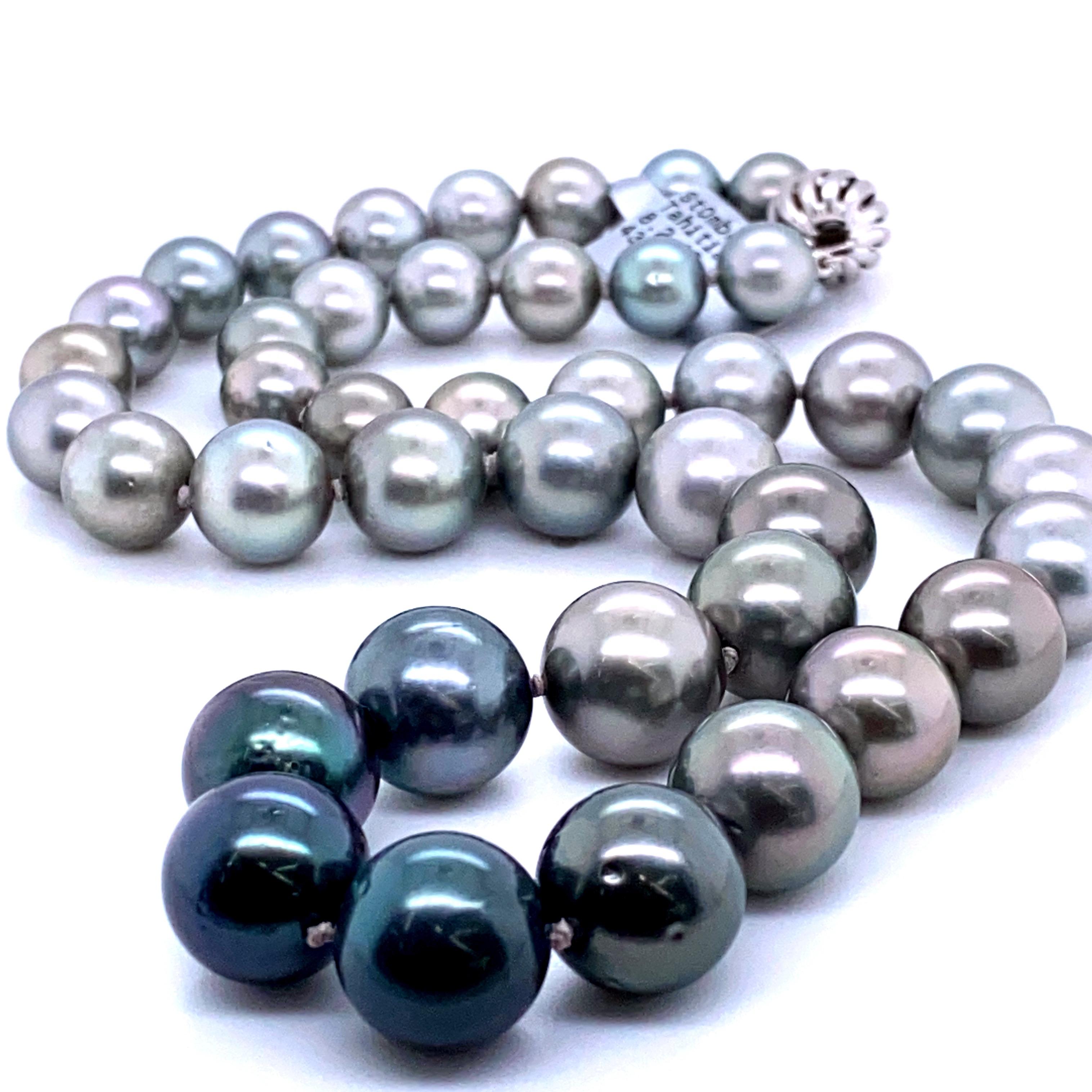 A gorgeous strand of 43 Tahitian pearl necklace featuring a center of dark pearls following an ombre look of medium to lighter grey colors with a high polish openwork ball clasp. Perfectly matched!

Pearl quality: AAA
Pearl Luster: AAA