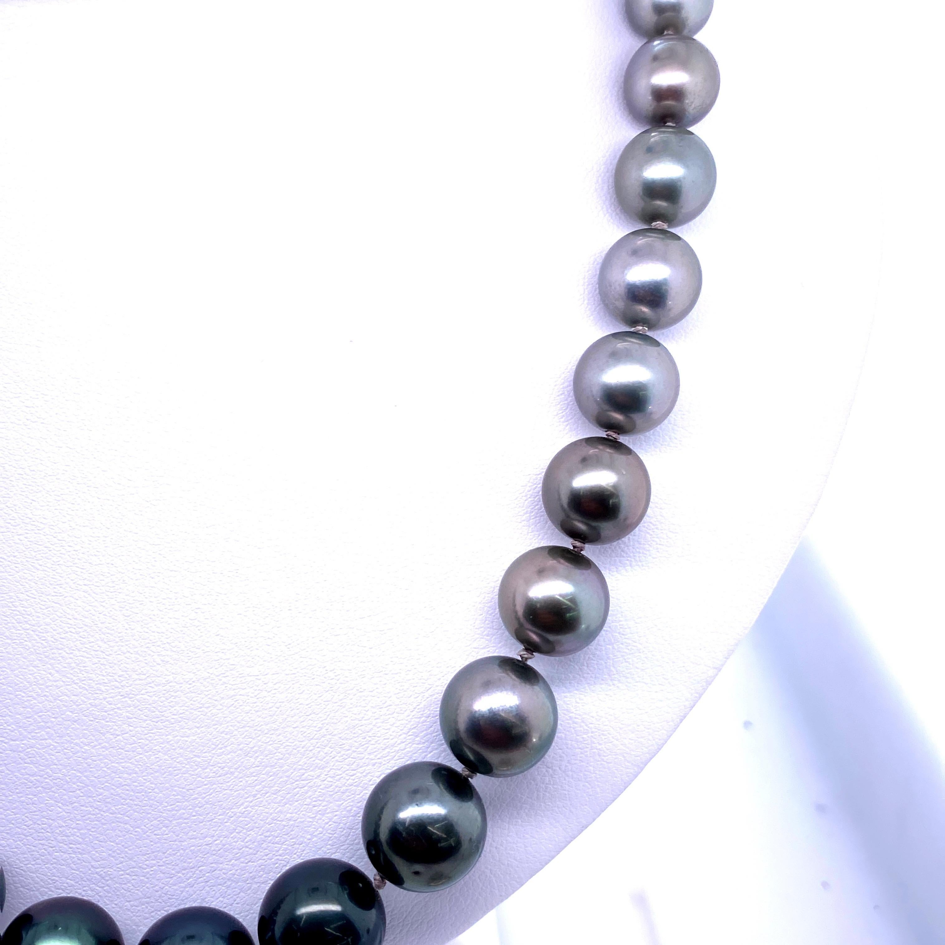 Round Cut Tahitian Ombre Pearl Necklace 14 Karat White Gold
