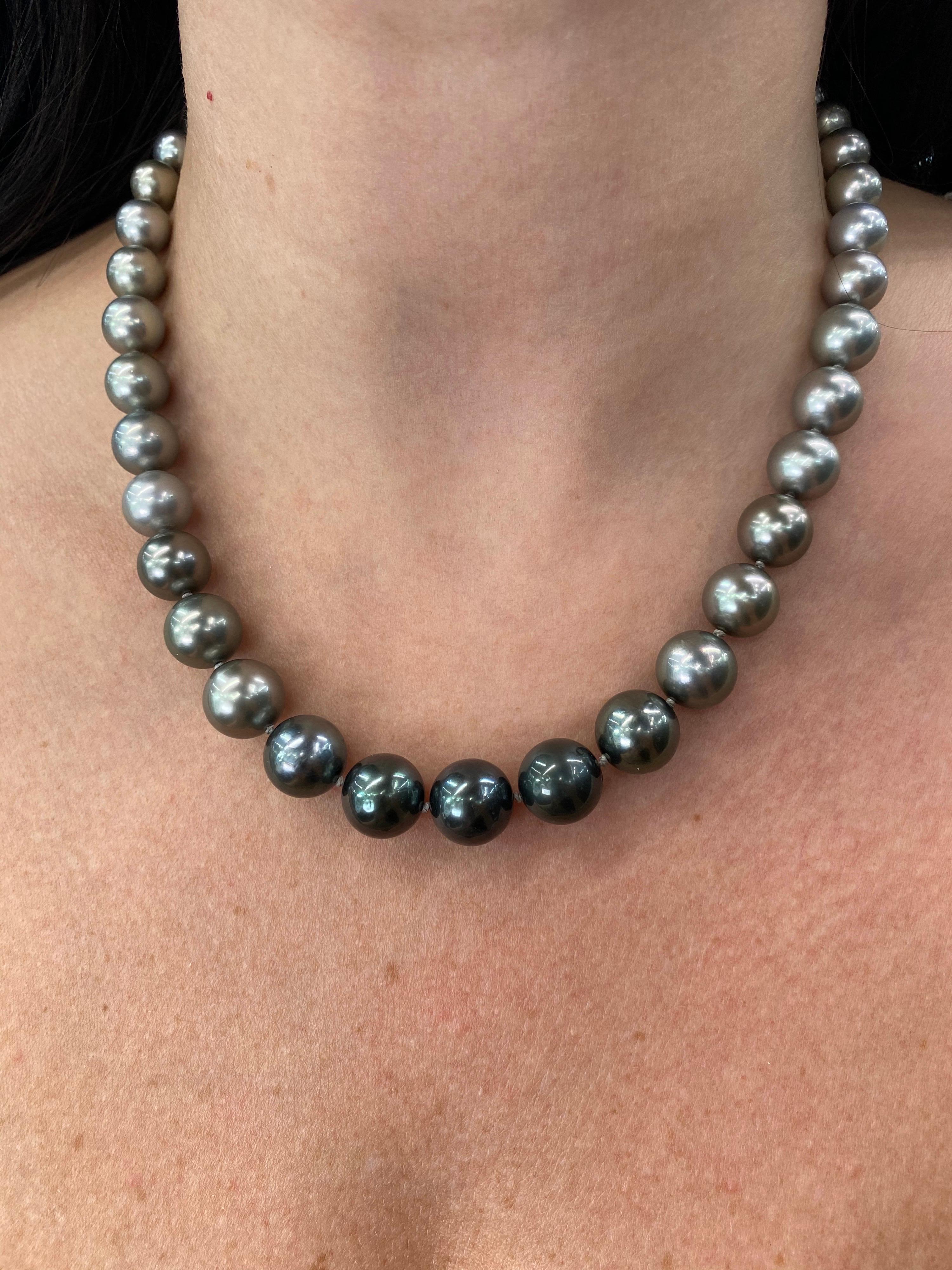 Women's Tahitian Ombre Pearl Necklace 14 Karat White Gold