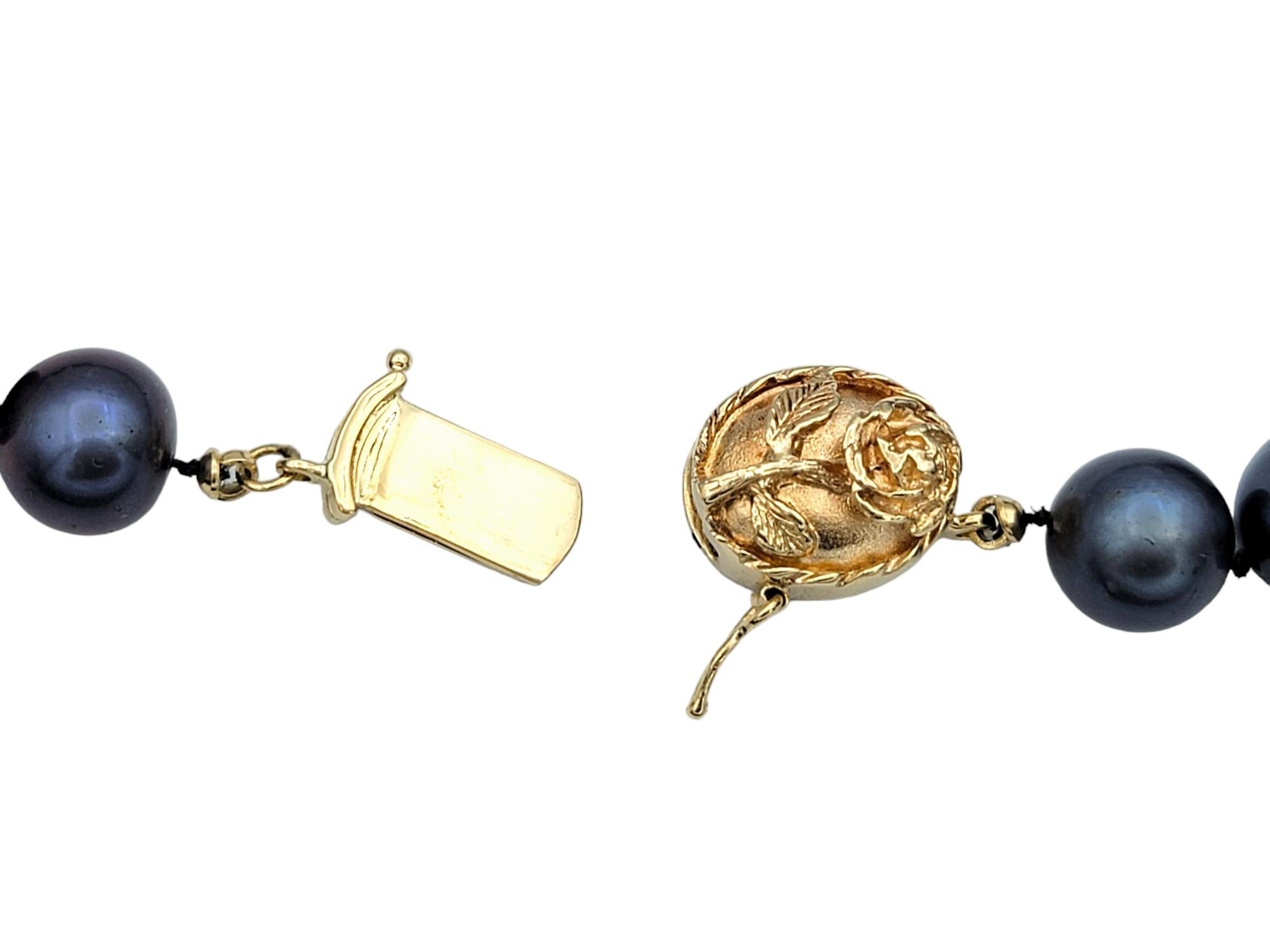 Tahiti-Halskette mit Pfauenperlenstrang und 14 Karat Gold Rose Detailverschluss Damen im Angebot