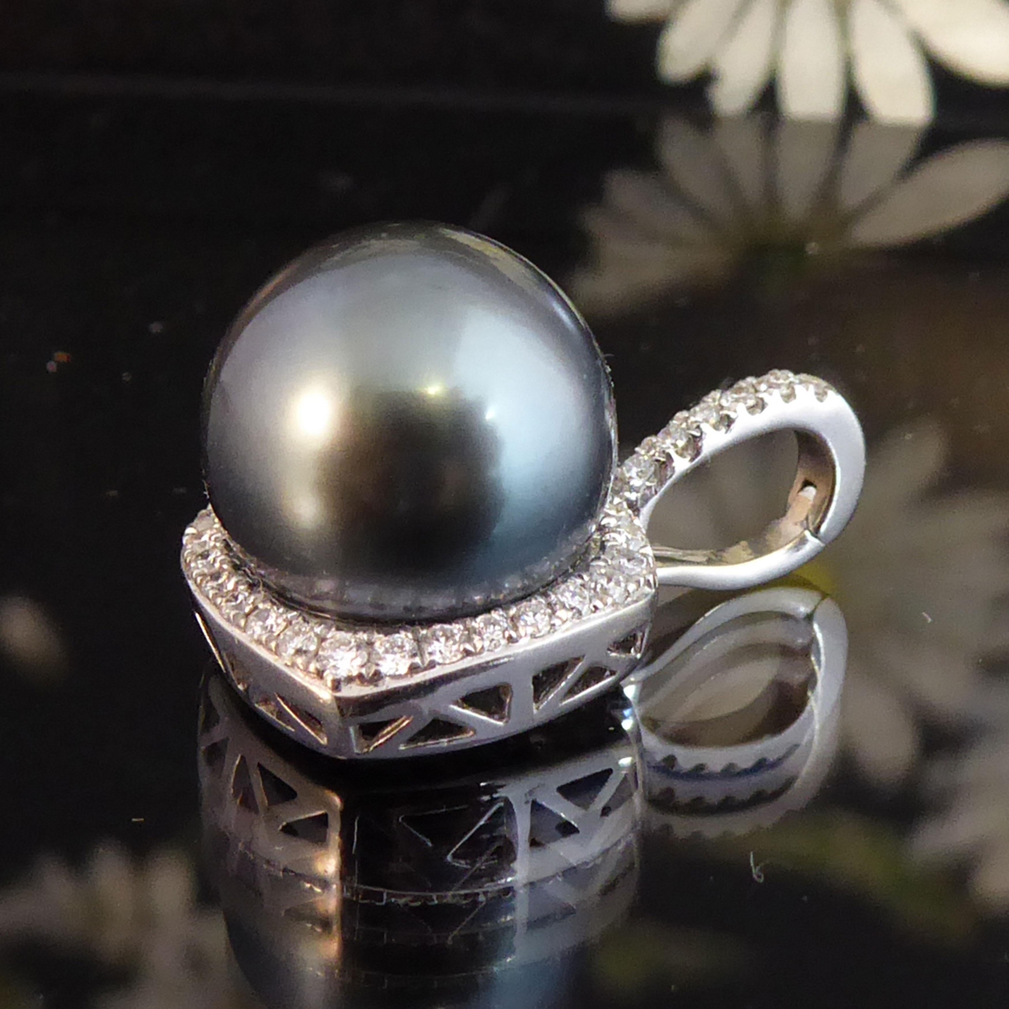 Tahitian Pearl, 0.25 Carat Diamond Pendant Necklace Enhancer White Gold 2